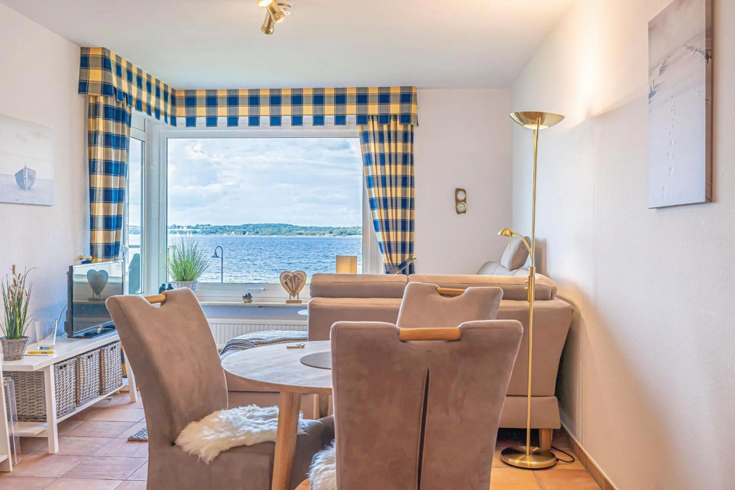 Living room in fewo1846 - MeerSinne - Stilvolle Wohnung mit Balkon und Meerblick