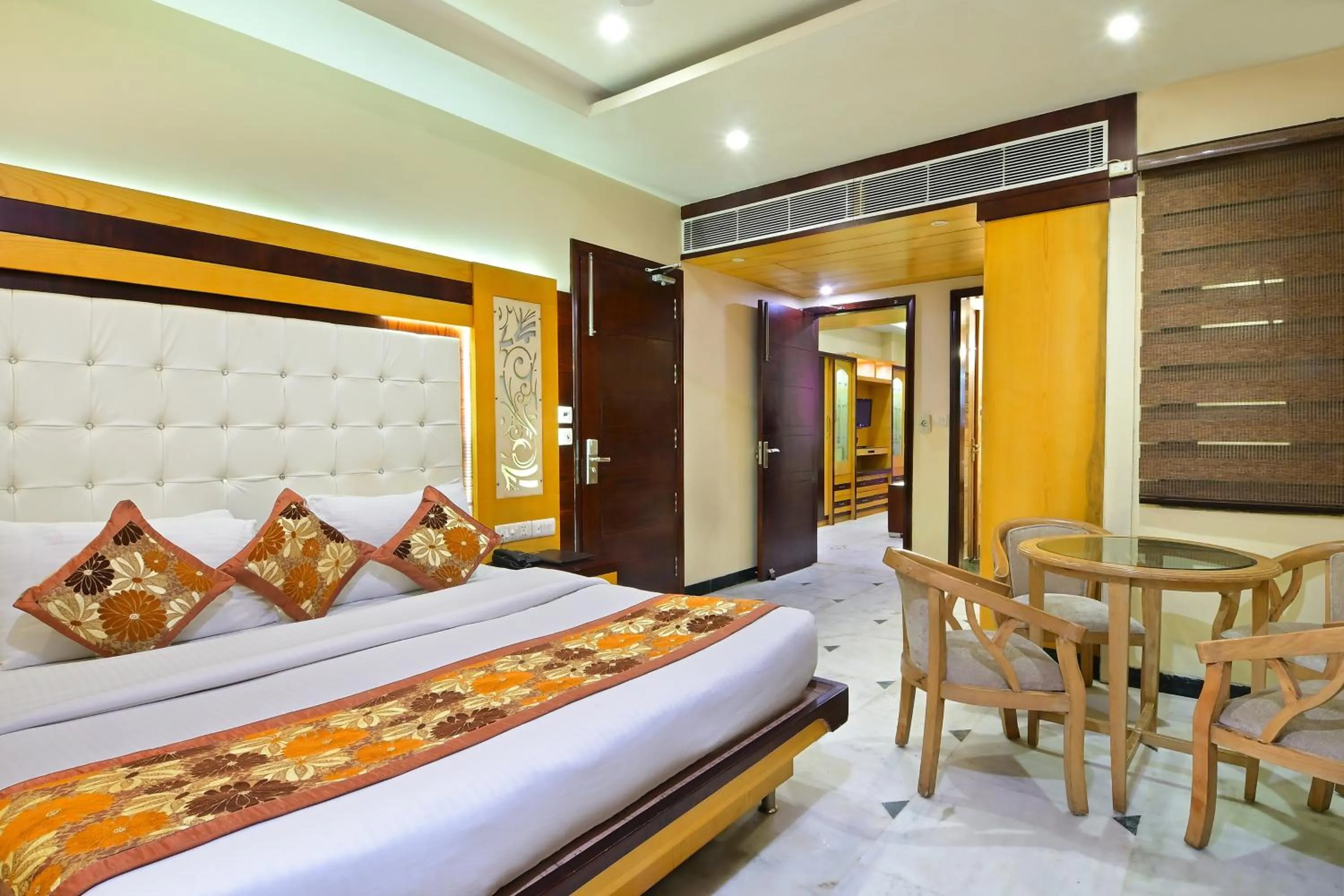 Bedroom, Bed in Hotel Hari Piorko Grand - 2 Min from New Delhi Railway Station
