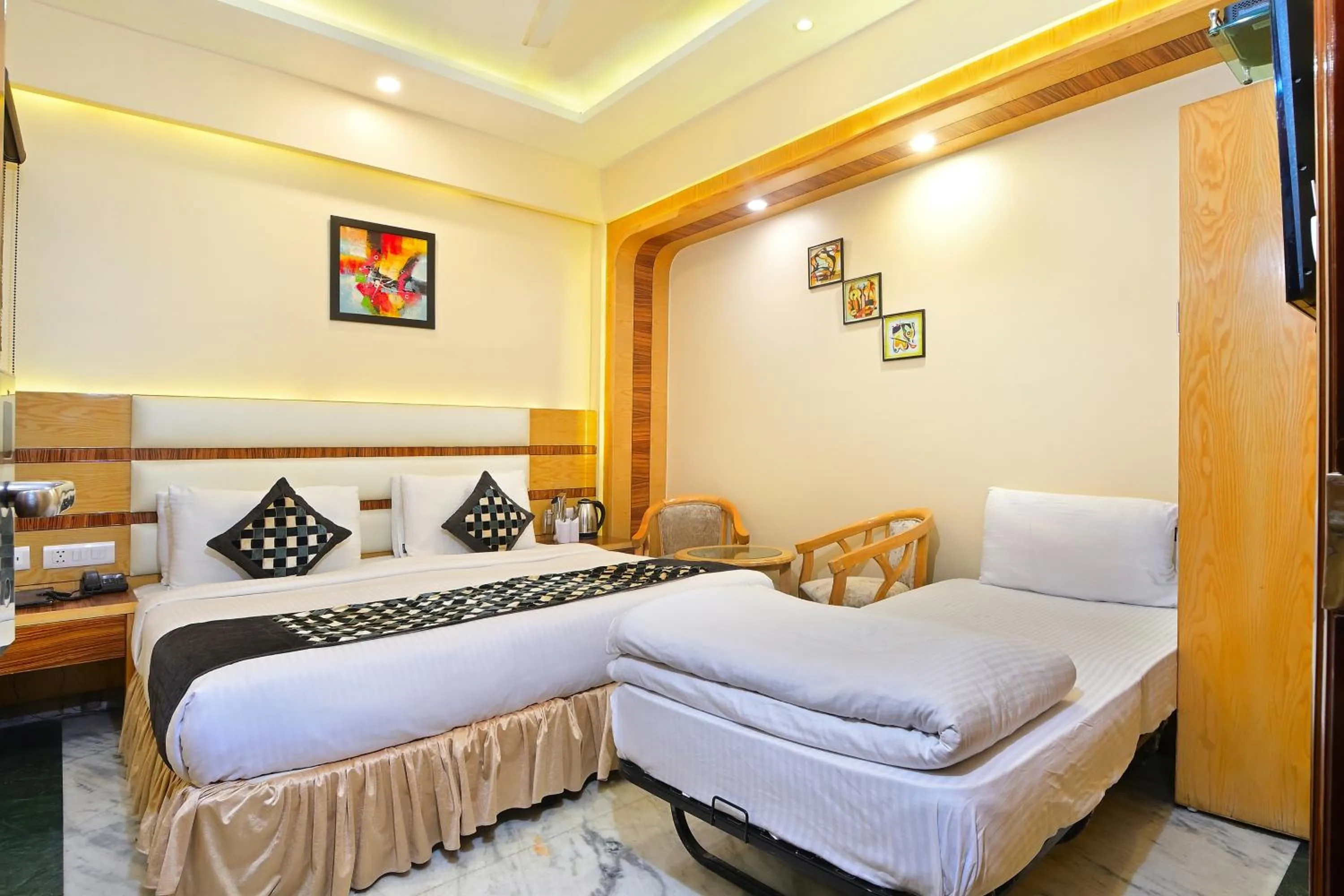 Bedroom, Bed in Hotel Hari Piorko Grand - 2 Min from New Delhi Railway Station