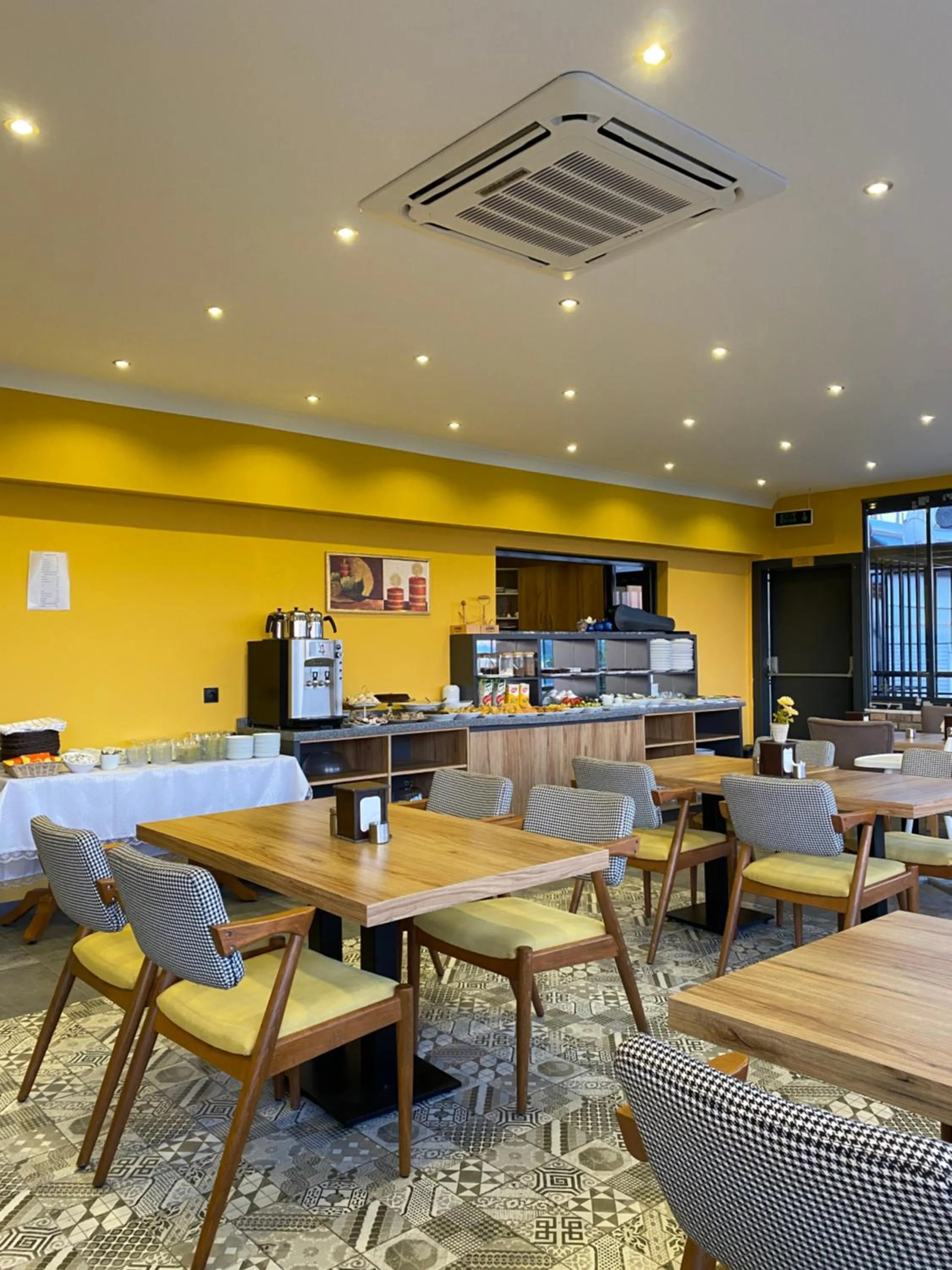 Restaurant/places to eat in Roy Otel Akçay