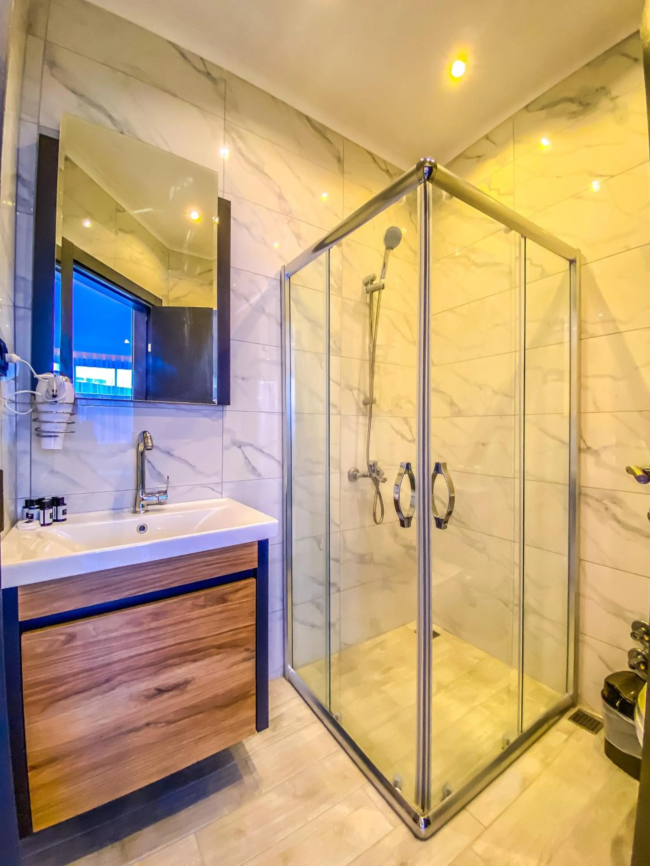 Bathroom in Roy Otel Akçay