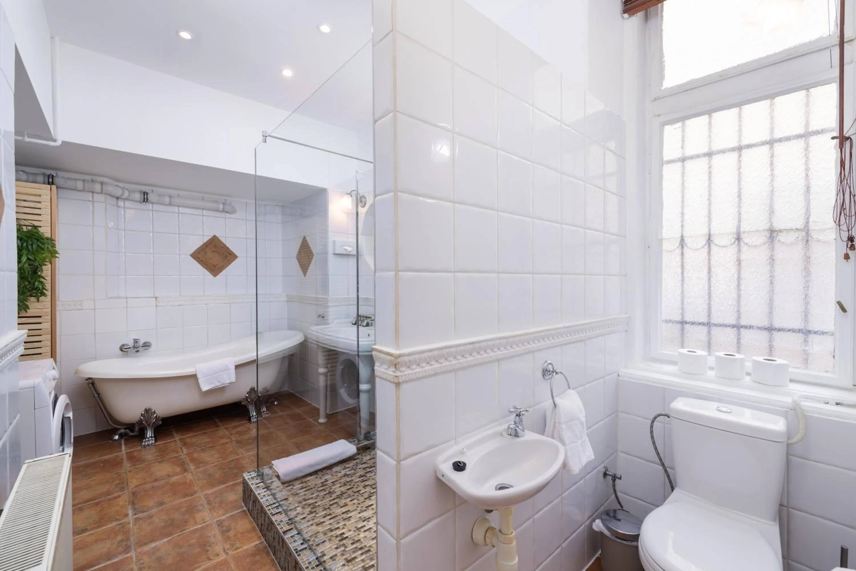 Shower in City Hotel Matyas