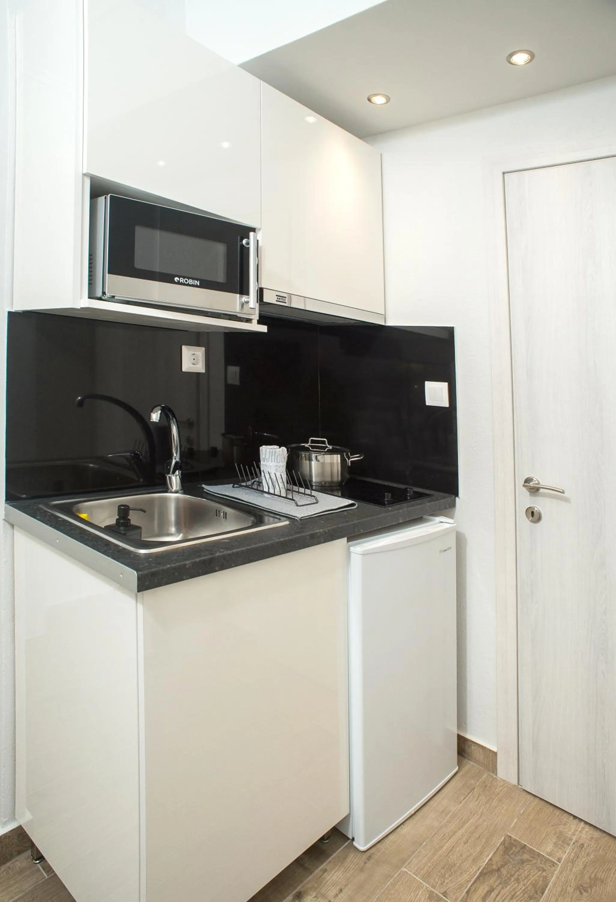 Kitchen or kitchenette in Lux VIP Apartments