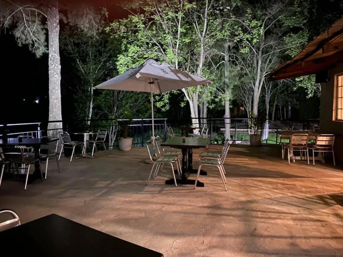 Property building in La Moor Country Venue & Eatery