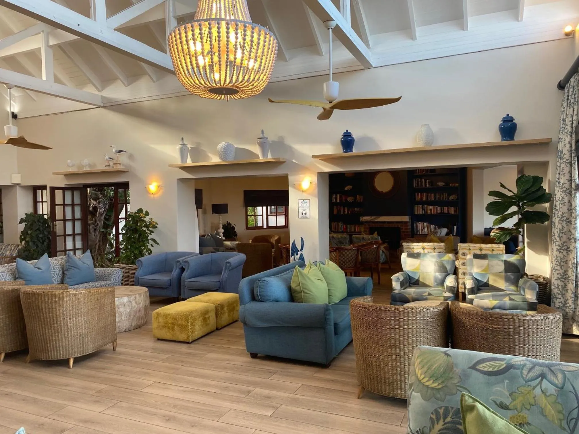 Lounge or bar in Pumula Beach Hotel