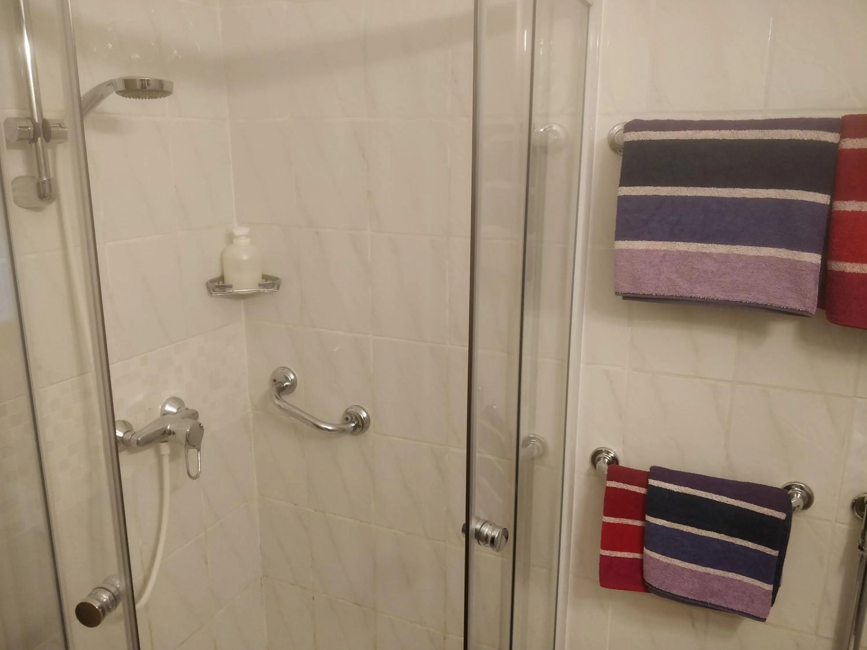 Bathroom in Budavar Bed and Breakfast