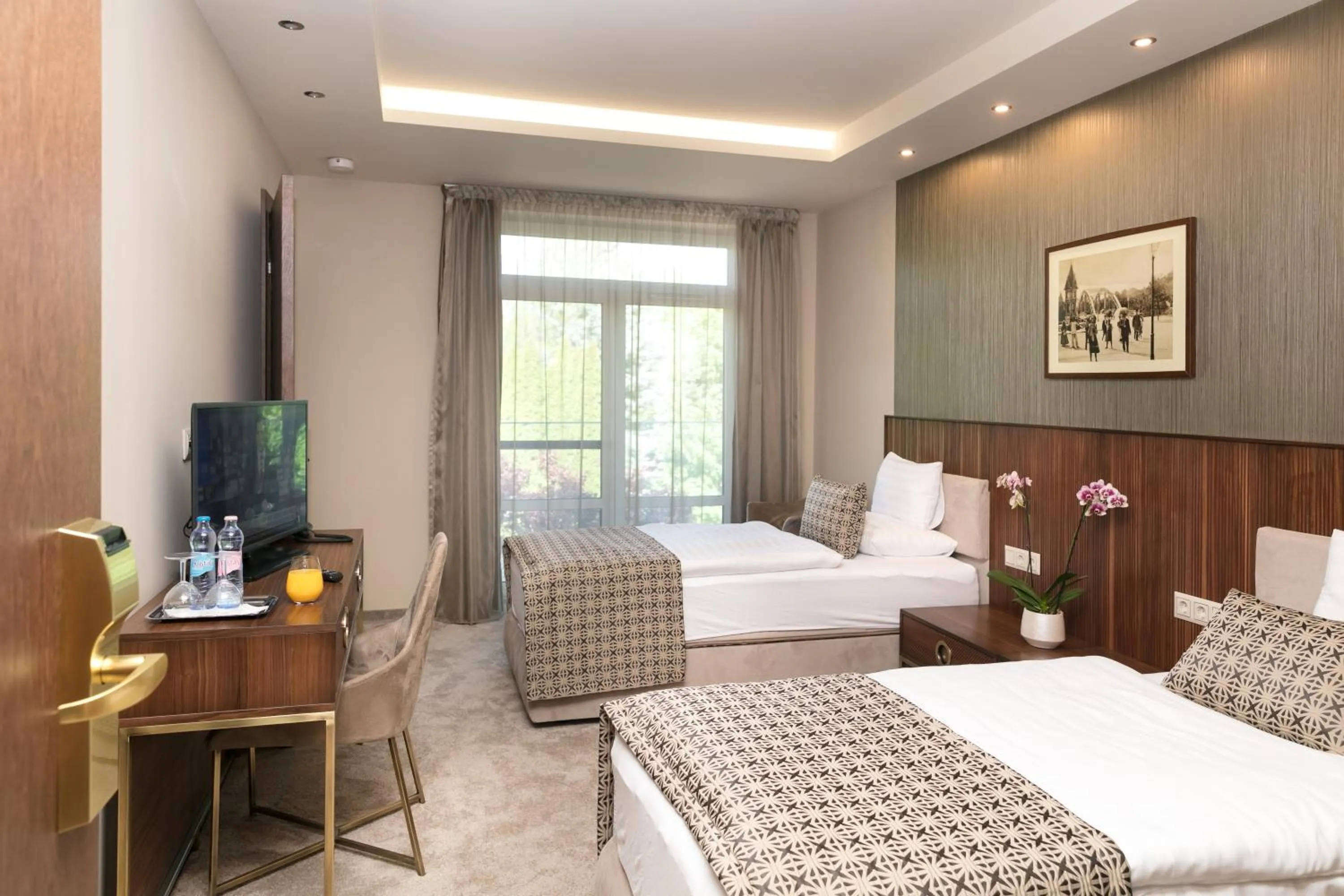 Property building, Bed in Hotel Kálvária Superior