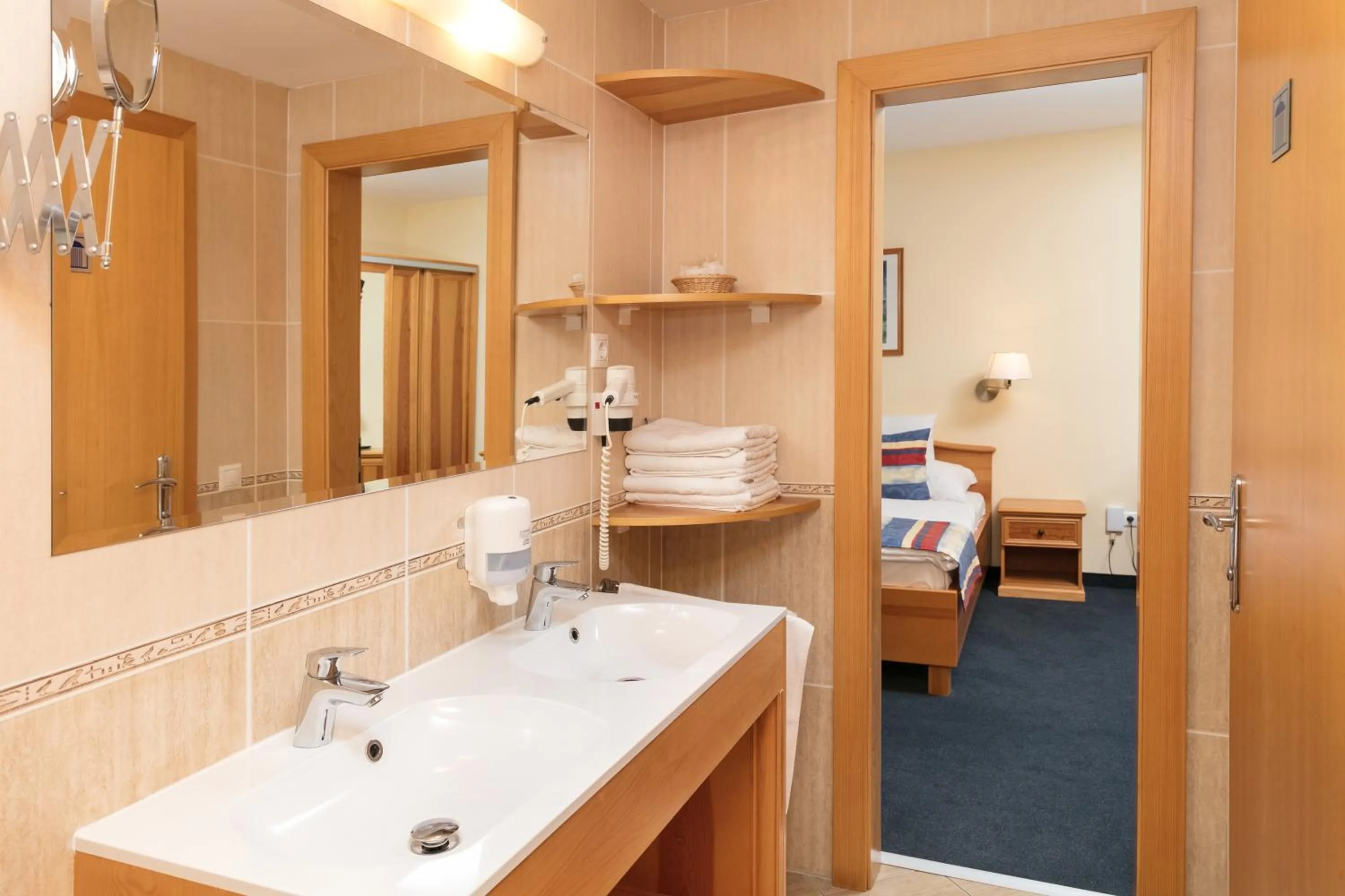 Bathroom, Bed in Hotel Kálvária Superior