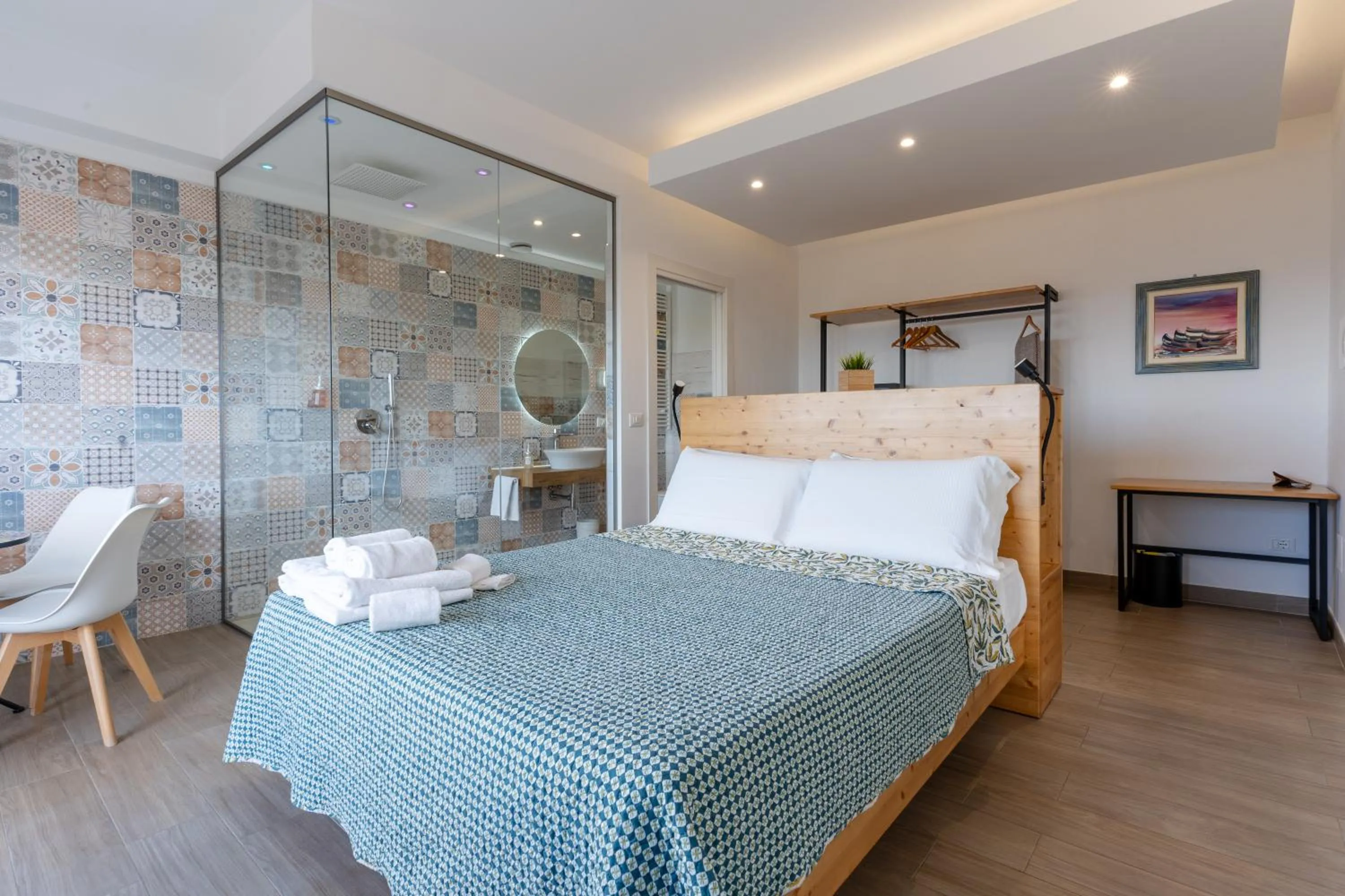 Shower, Bed in Dimora EFFE - Eco B&B