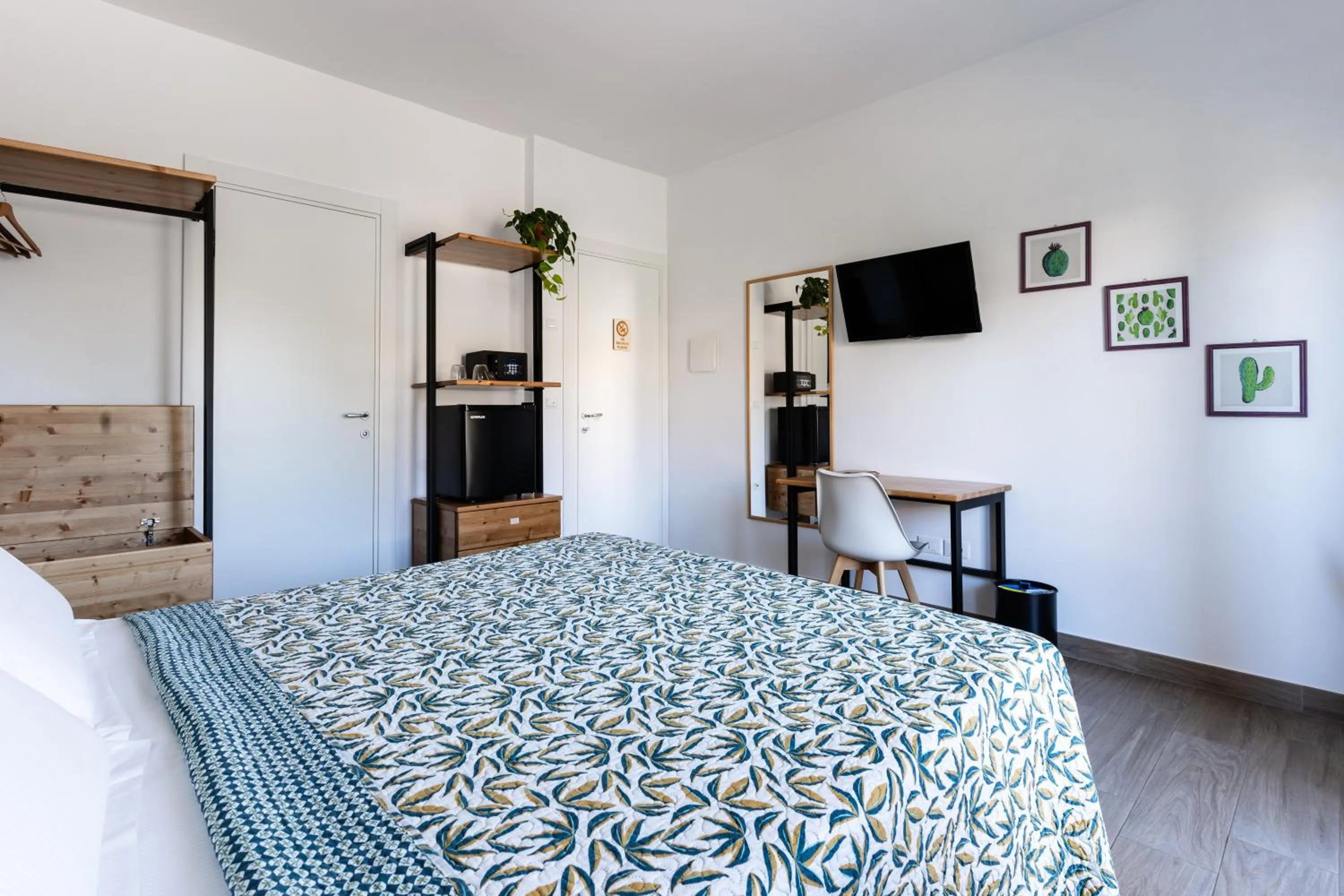 Shower, Bed in Dimora EFFE - Eco B&B