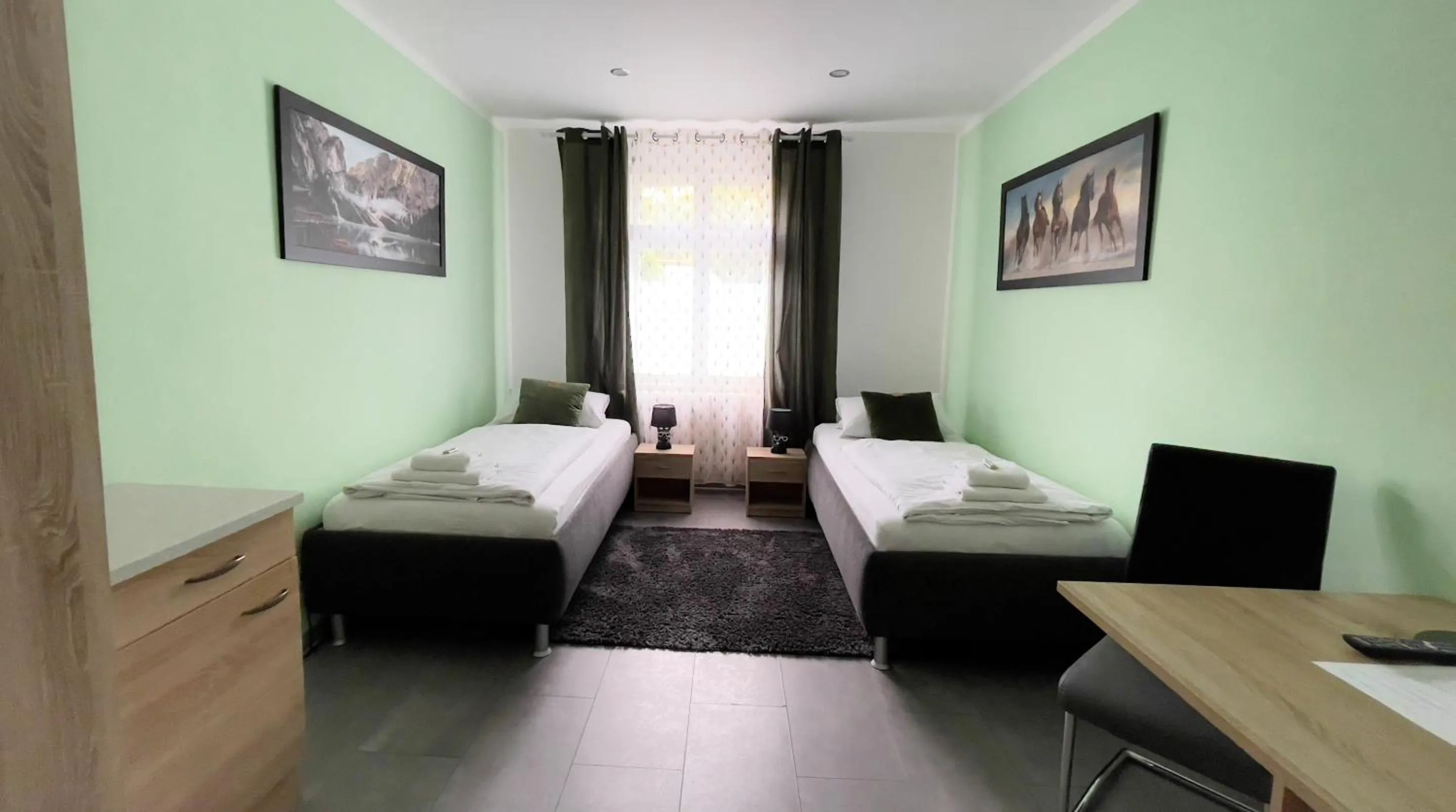 Bedroom, Bed in MOTEL DARIA Hennigsdorf Berlin