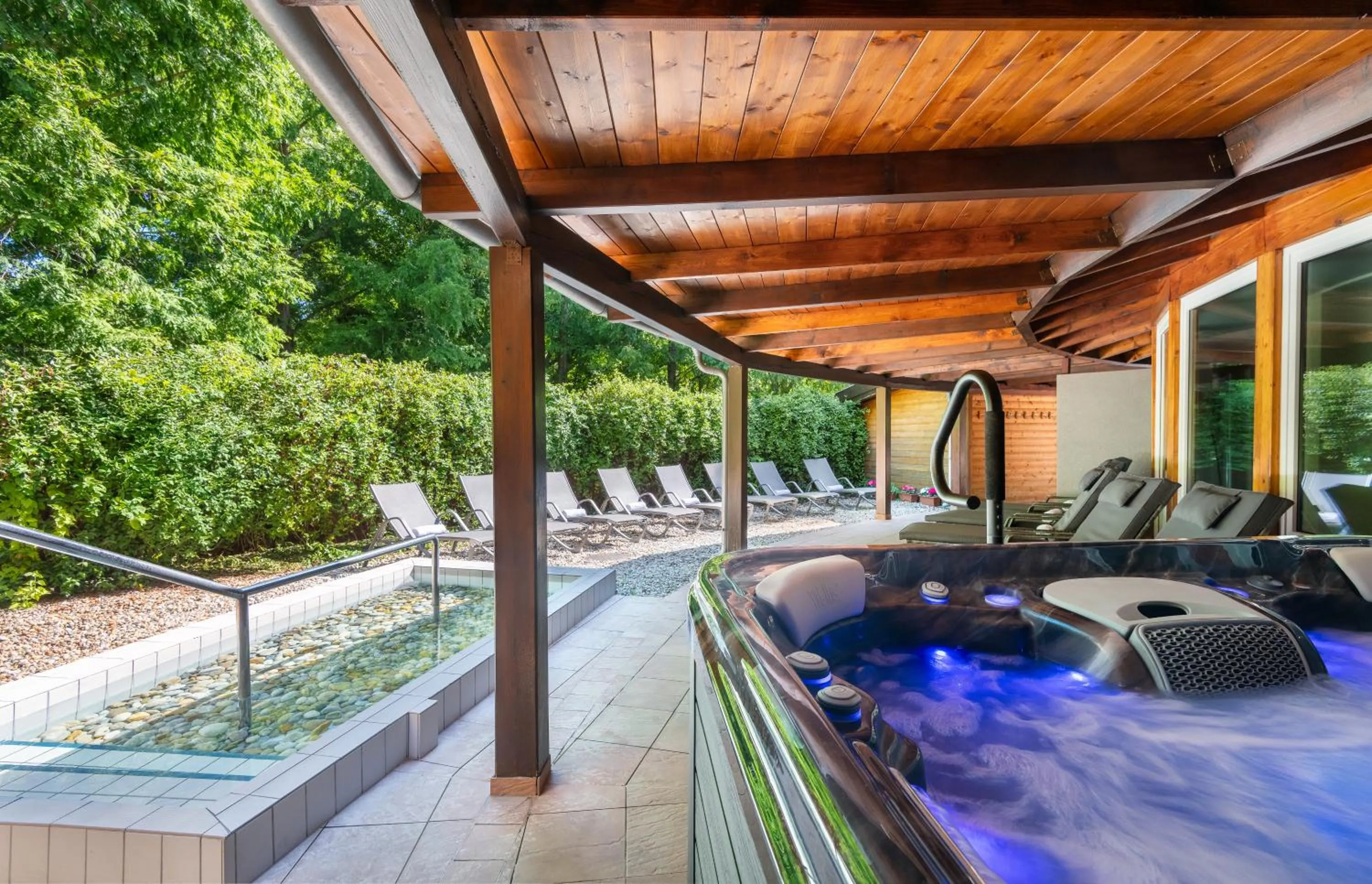 Hot Tub in Lotus Therme Hotel & Spa