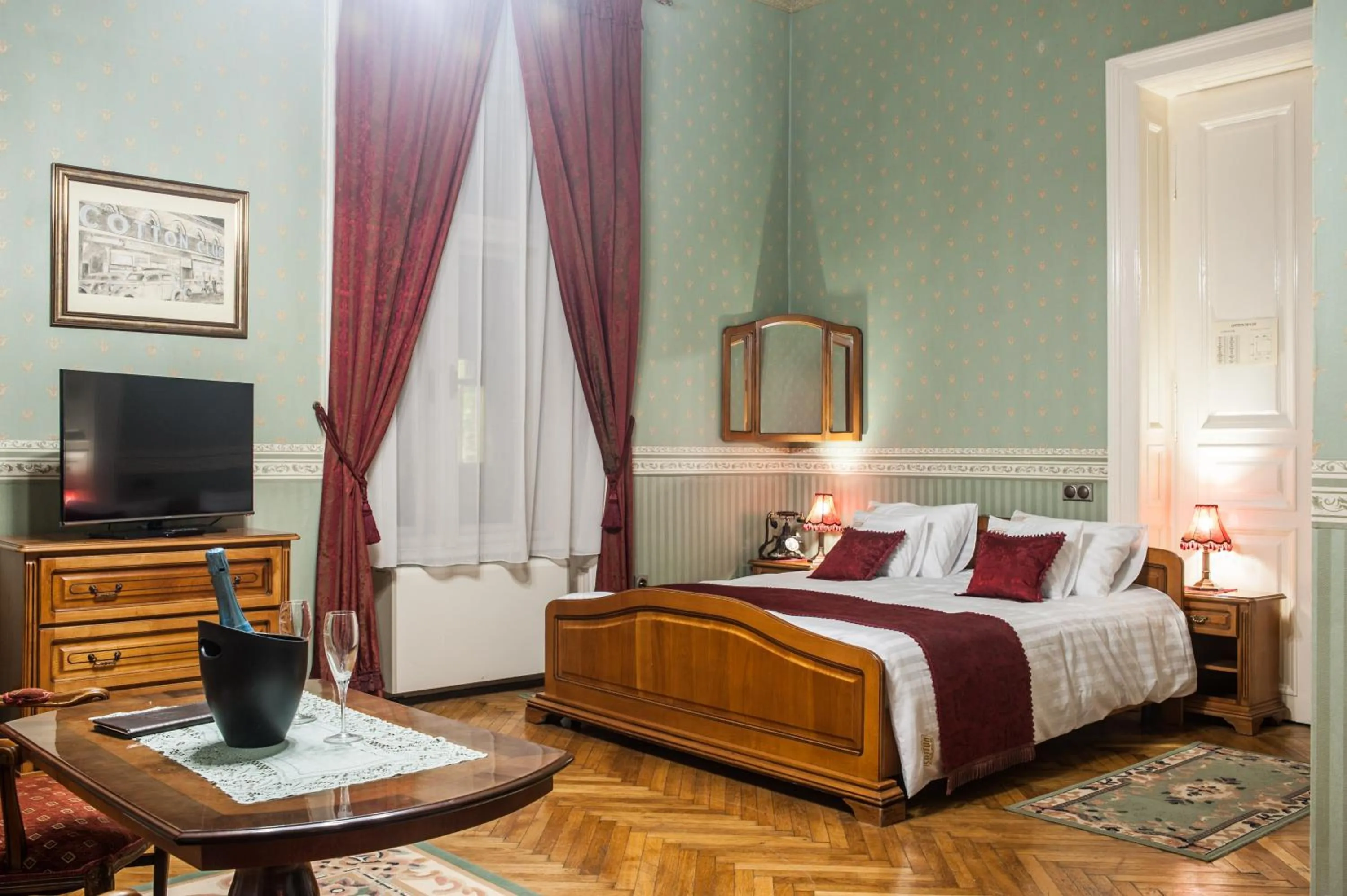 Photo of the whole room, Bed in Cotton House Hotel Budapest