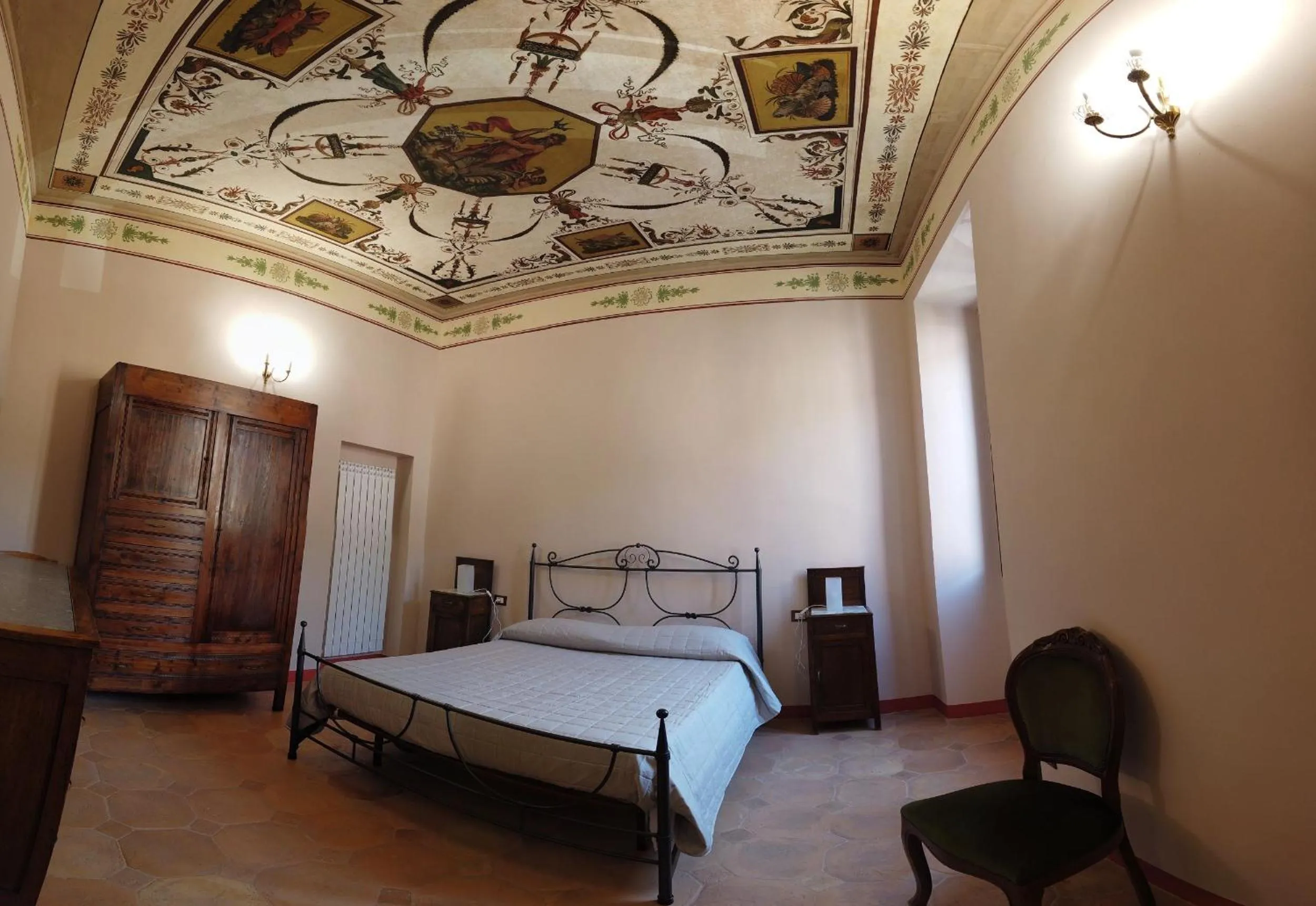Photo of the whole room, Bed in Palazzo Forlani
