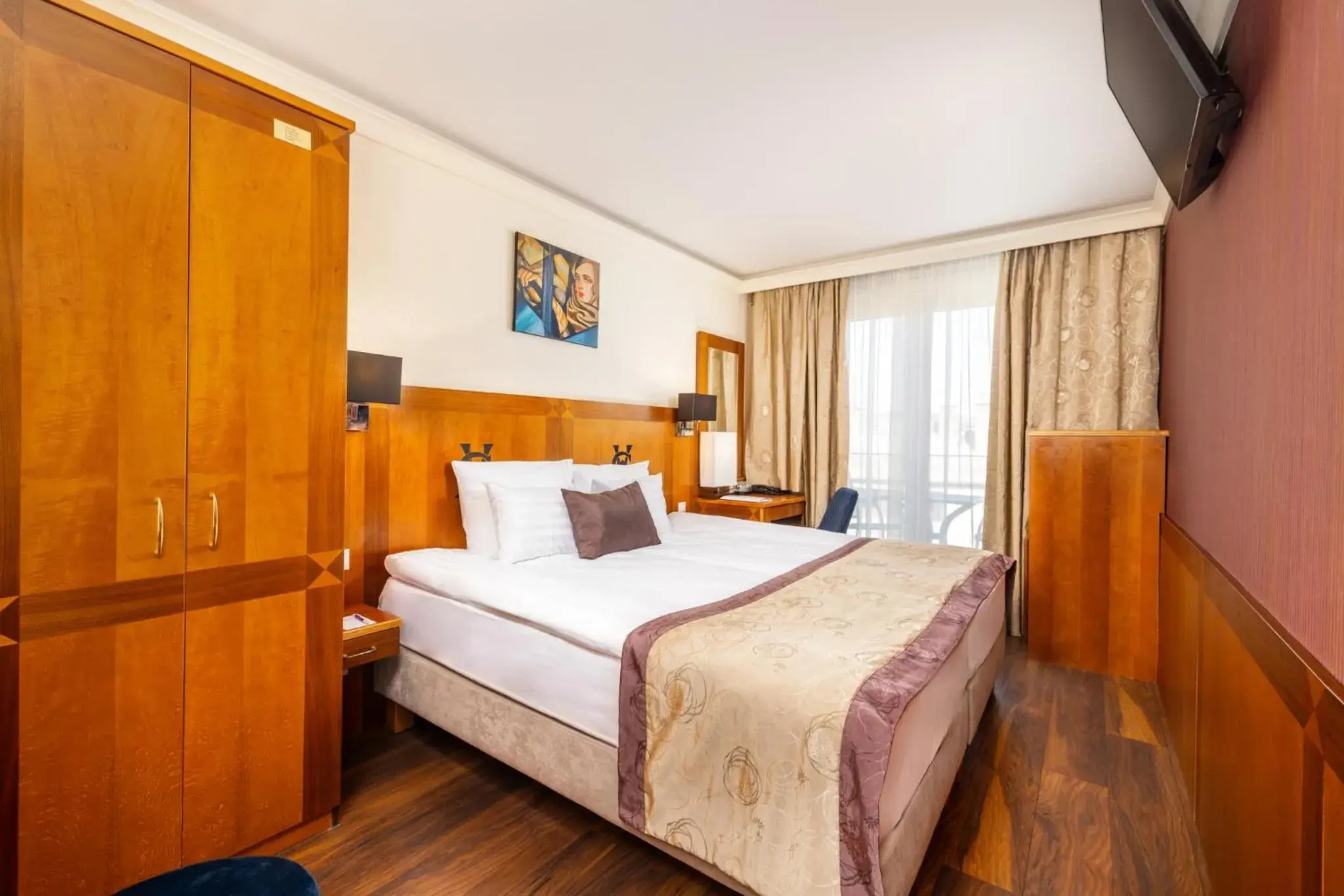 Standard Room with Balcony in Carlton Hotel Buda Castle Standard Room with Balcony in Carlton Hotel Buda Castle