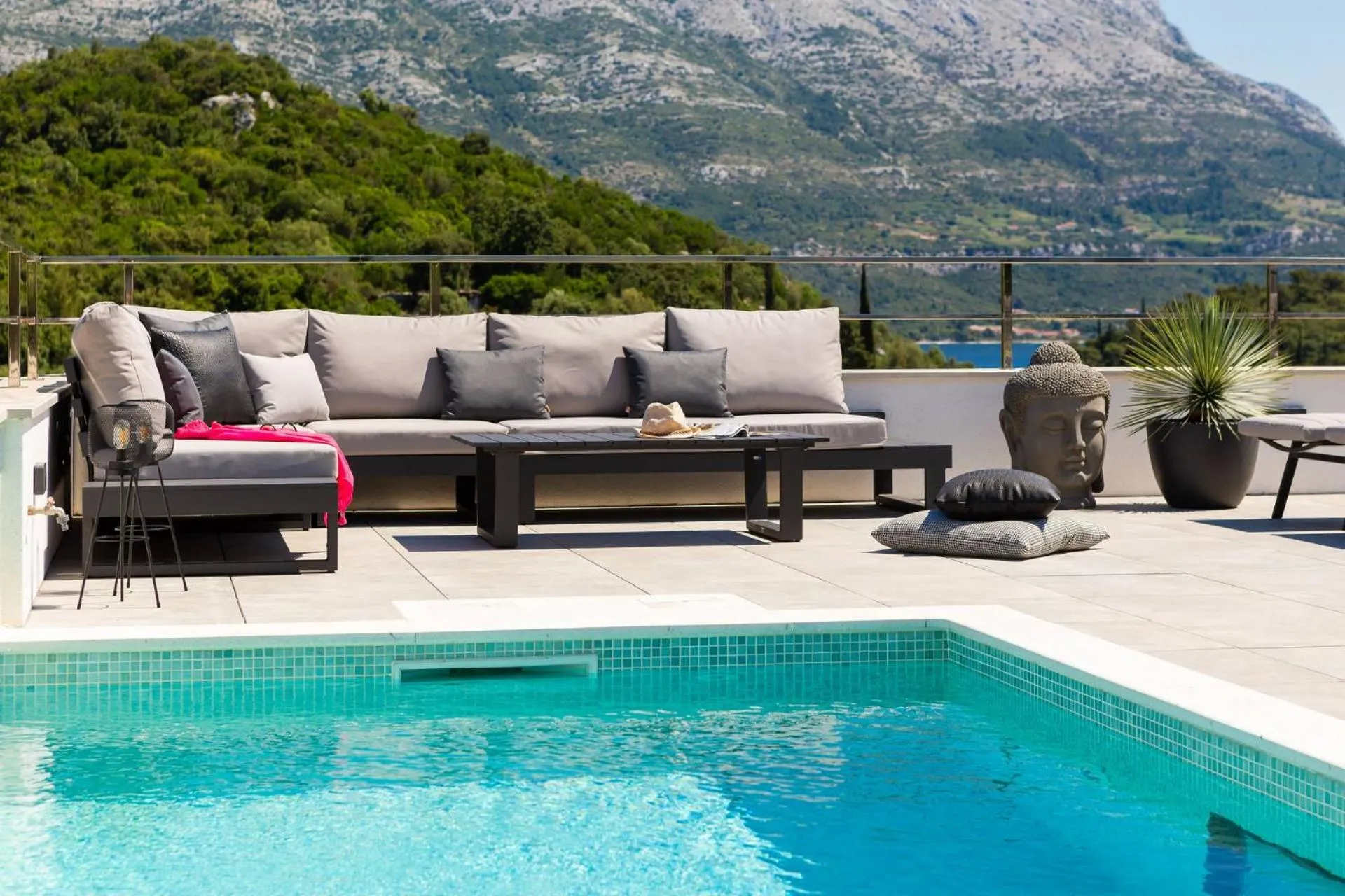 Swimming pool in Villa Buddha Bay