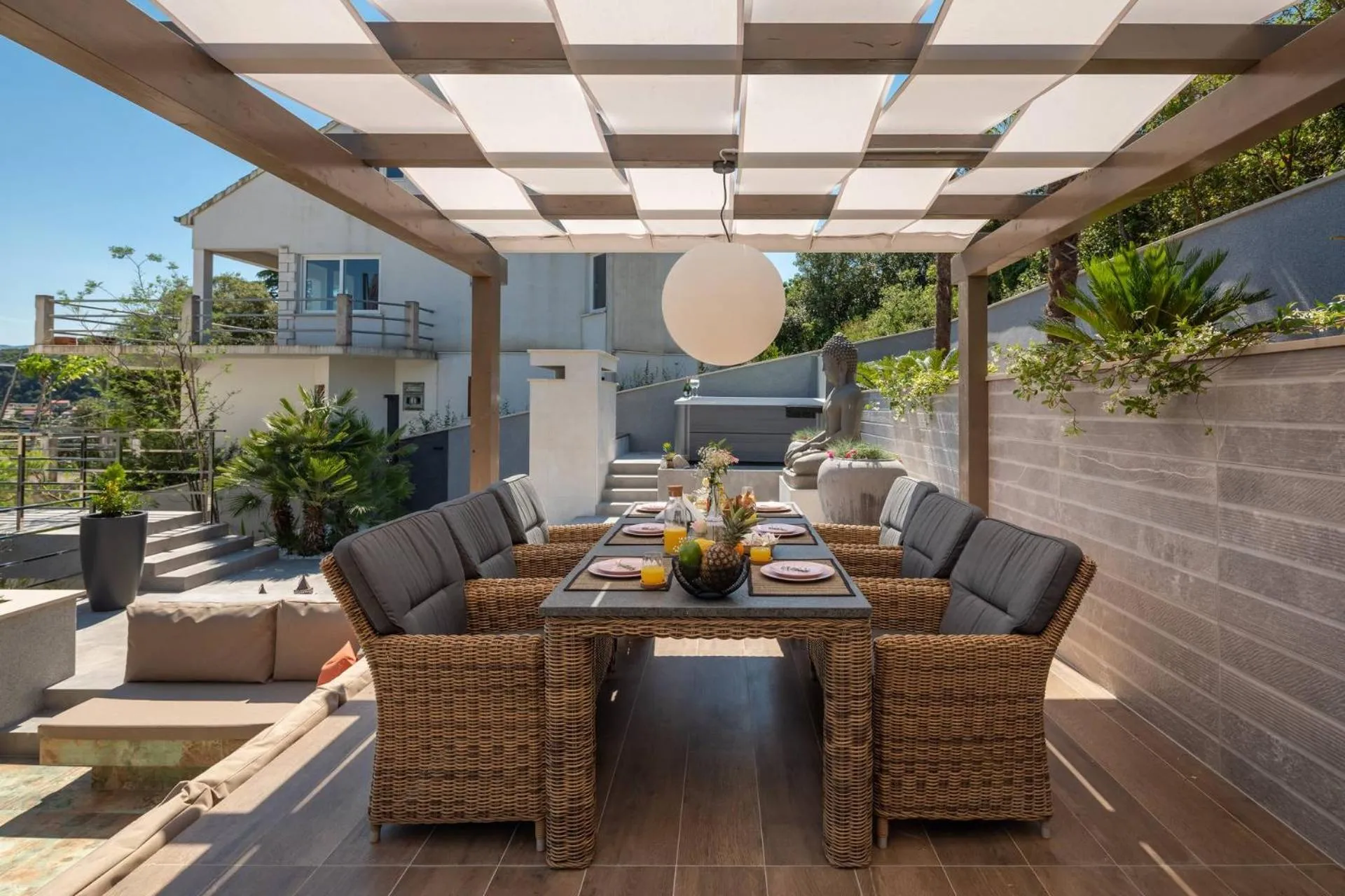 Dining area in Villa Buddha Bay