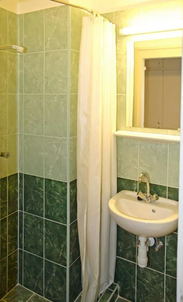 Shower in Hotel Touring