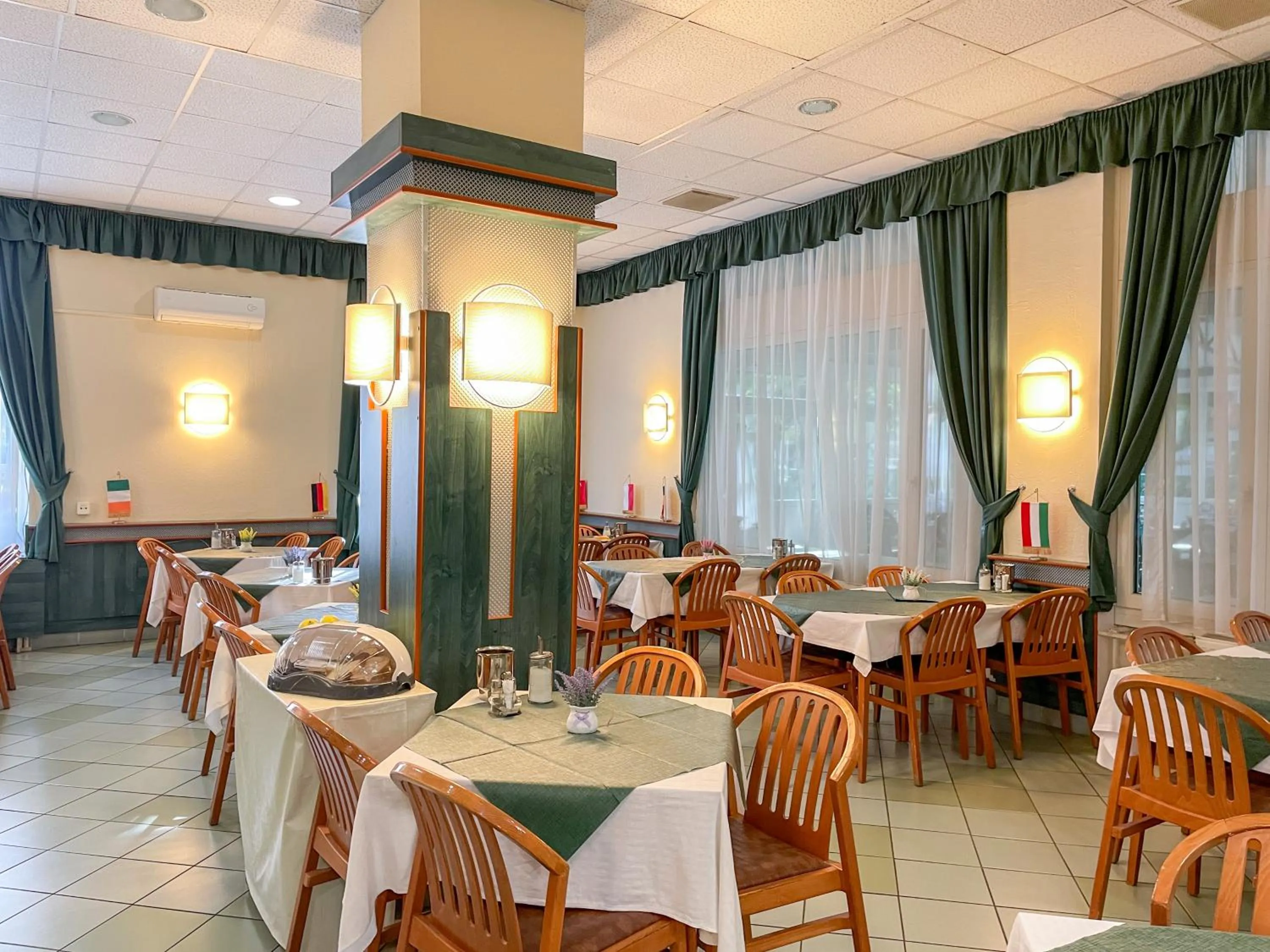 Restaurant/places to eat in Tisza Sport Hotel
