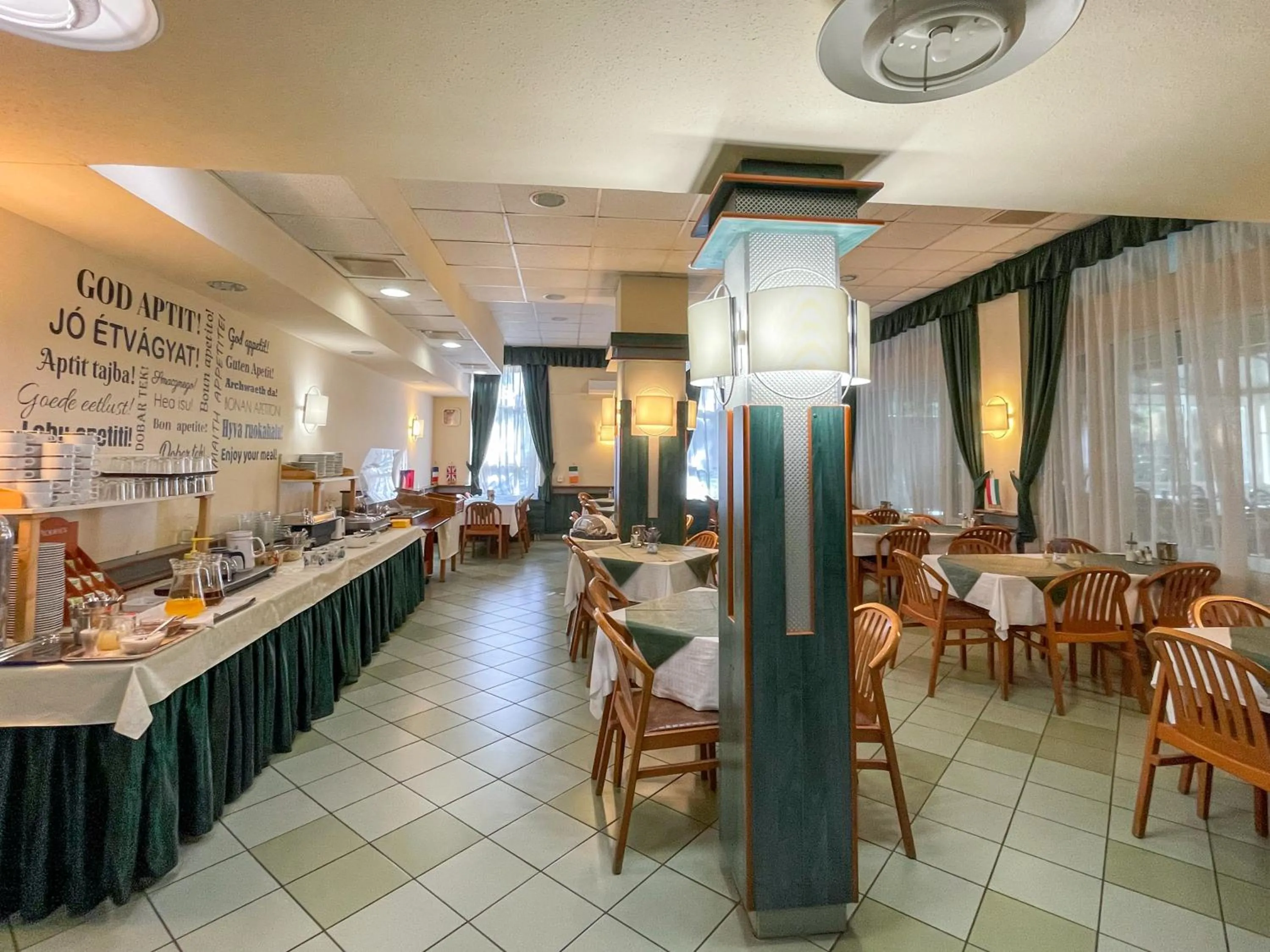 Restaurant/places to eat in Tisza Sport Hotel
