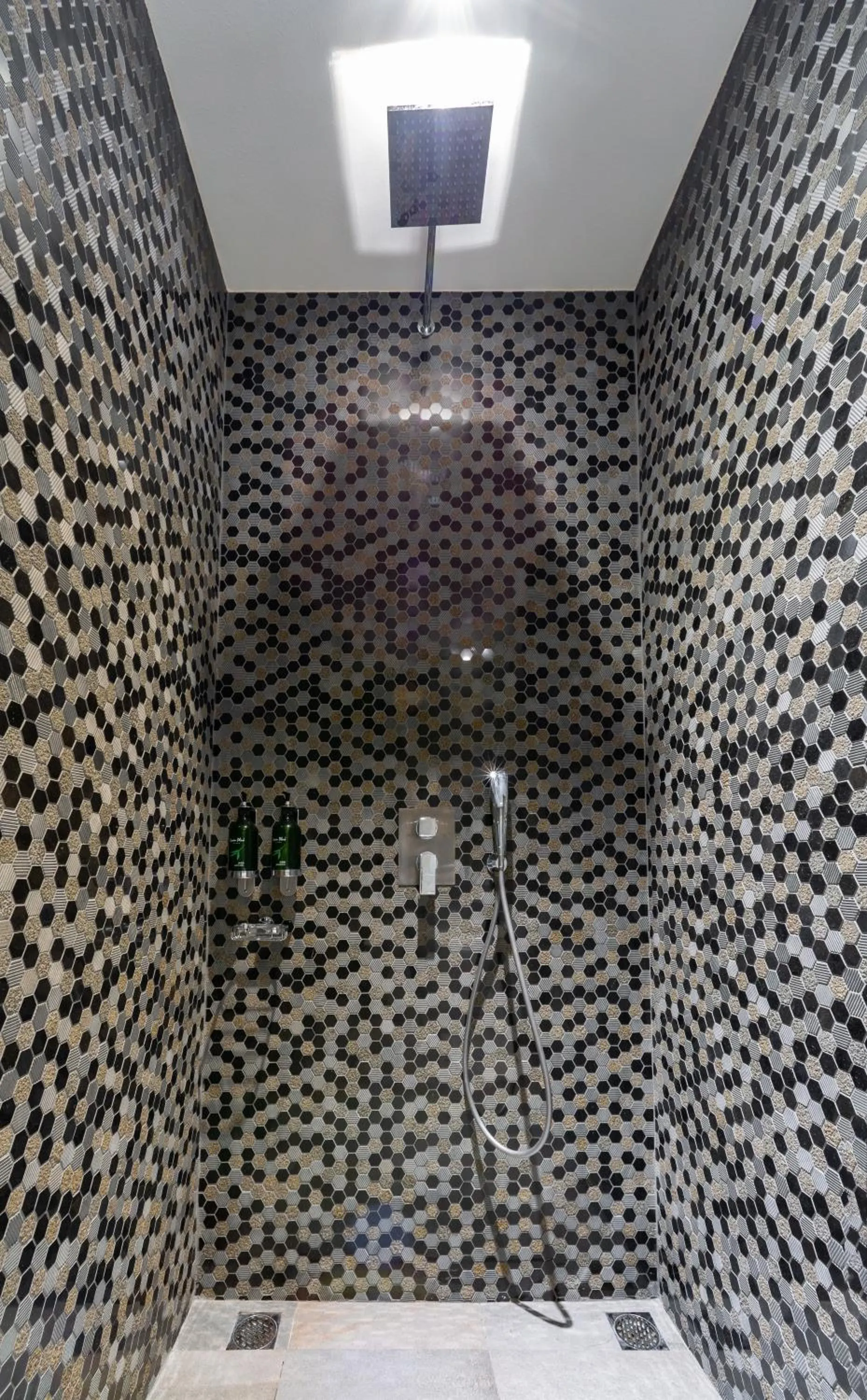 Shower in Norway Forest Motel - Wen Chuang Branch