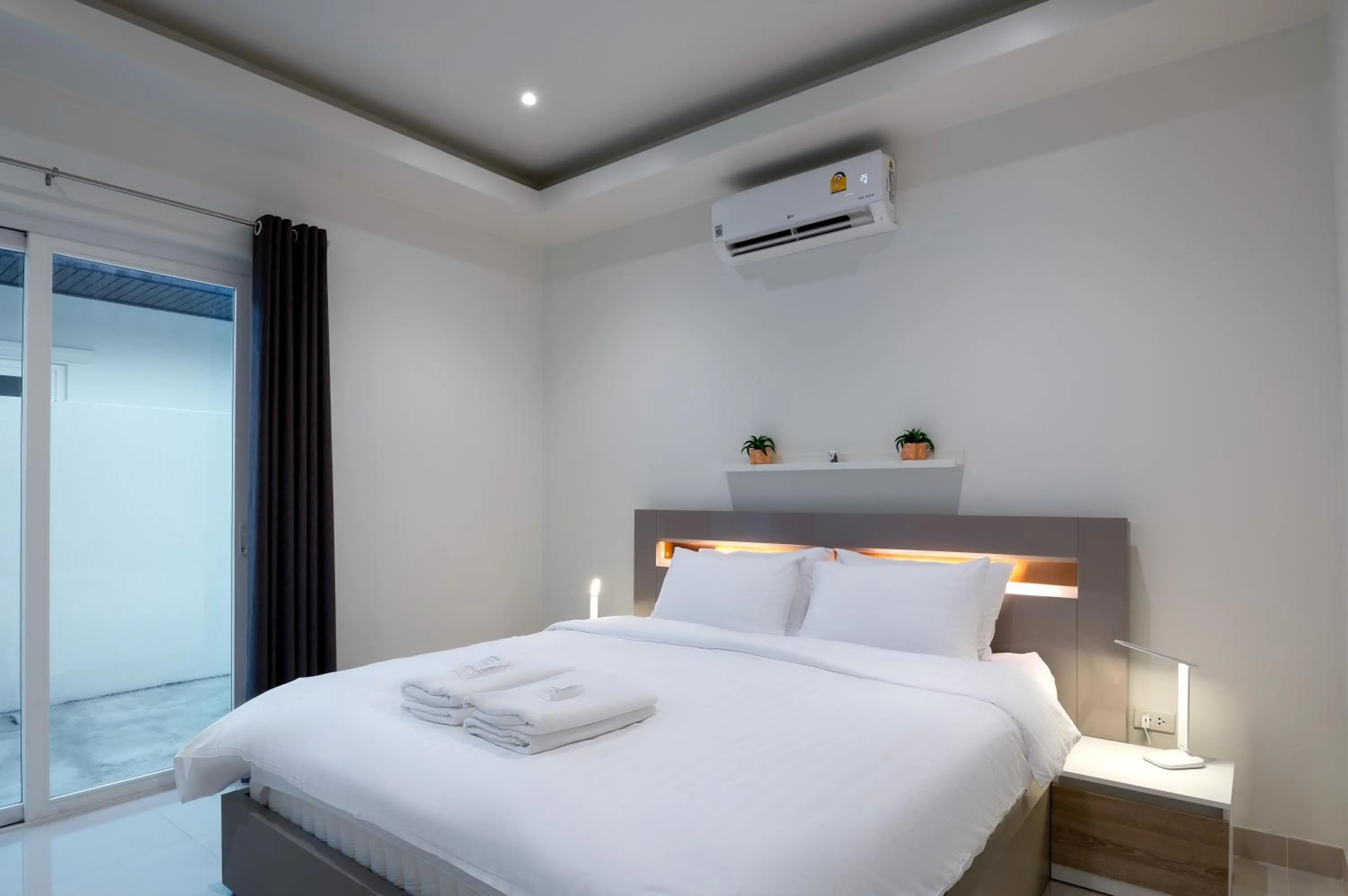 Bedroom, Bed in Orchid Paradise Homes OPV 421