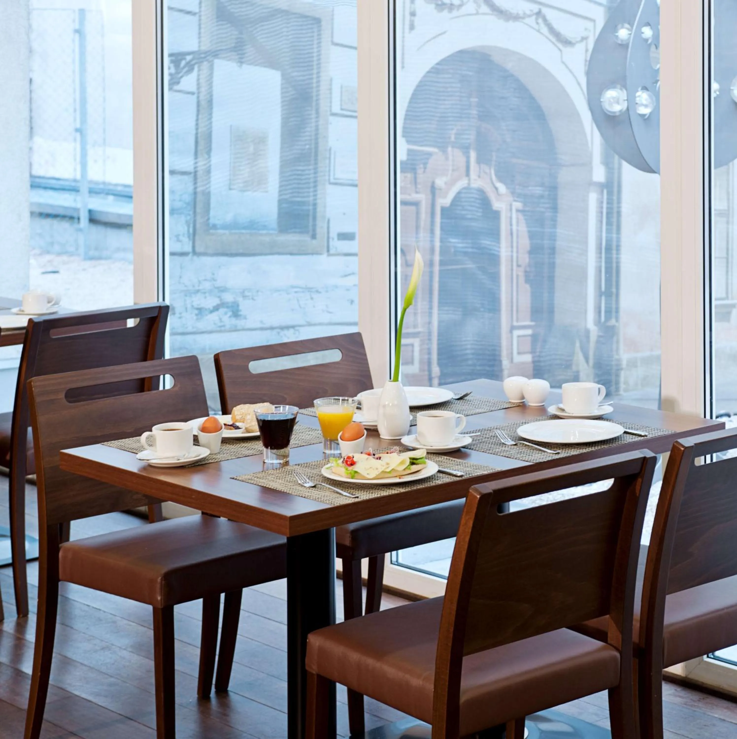 Restaurant/places to eat in NH Budapest City