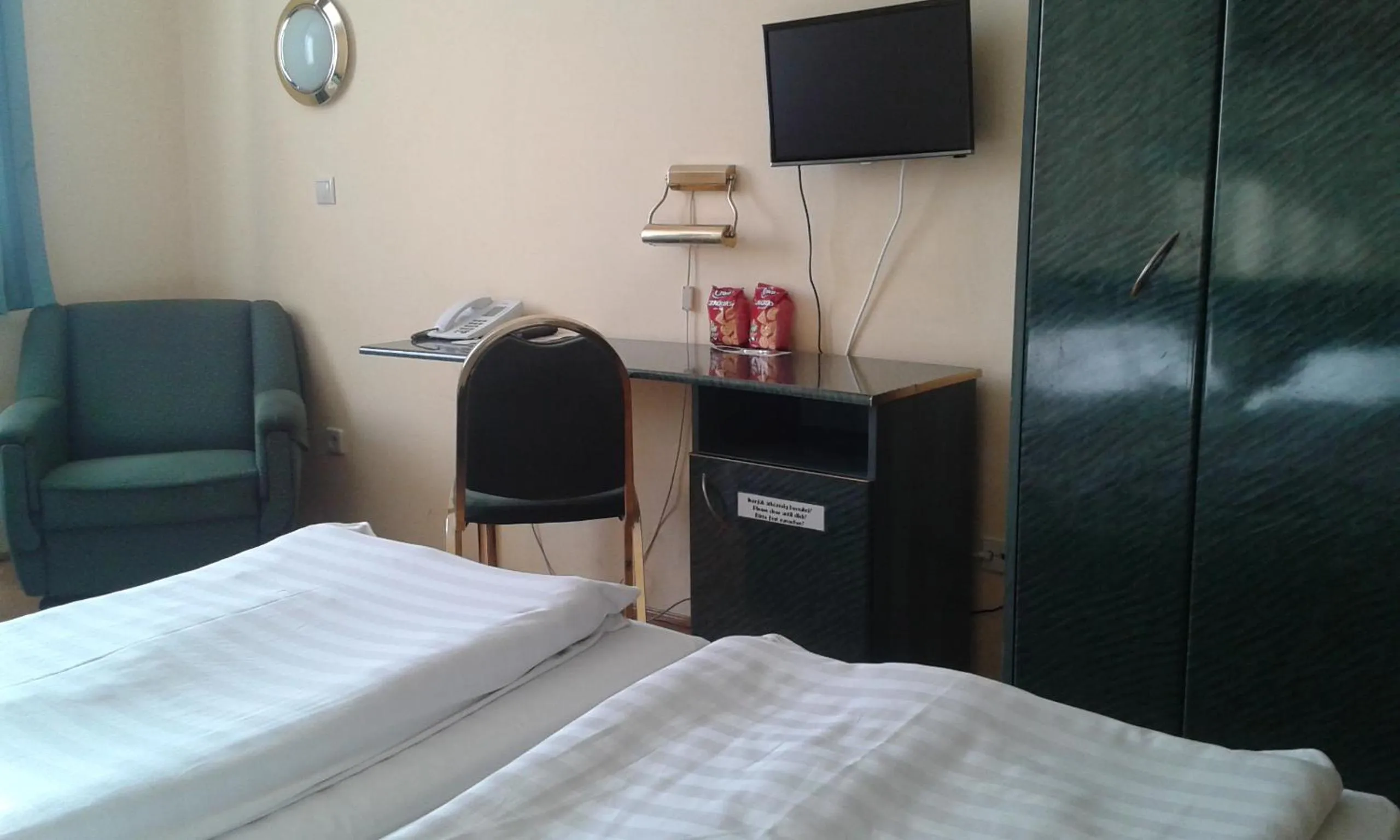 Photo of the whole room, Bed in Hotel Bara Budapest