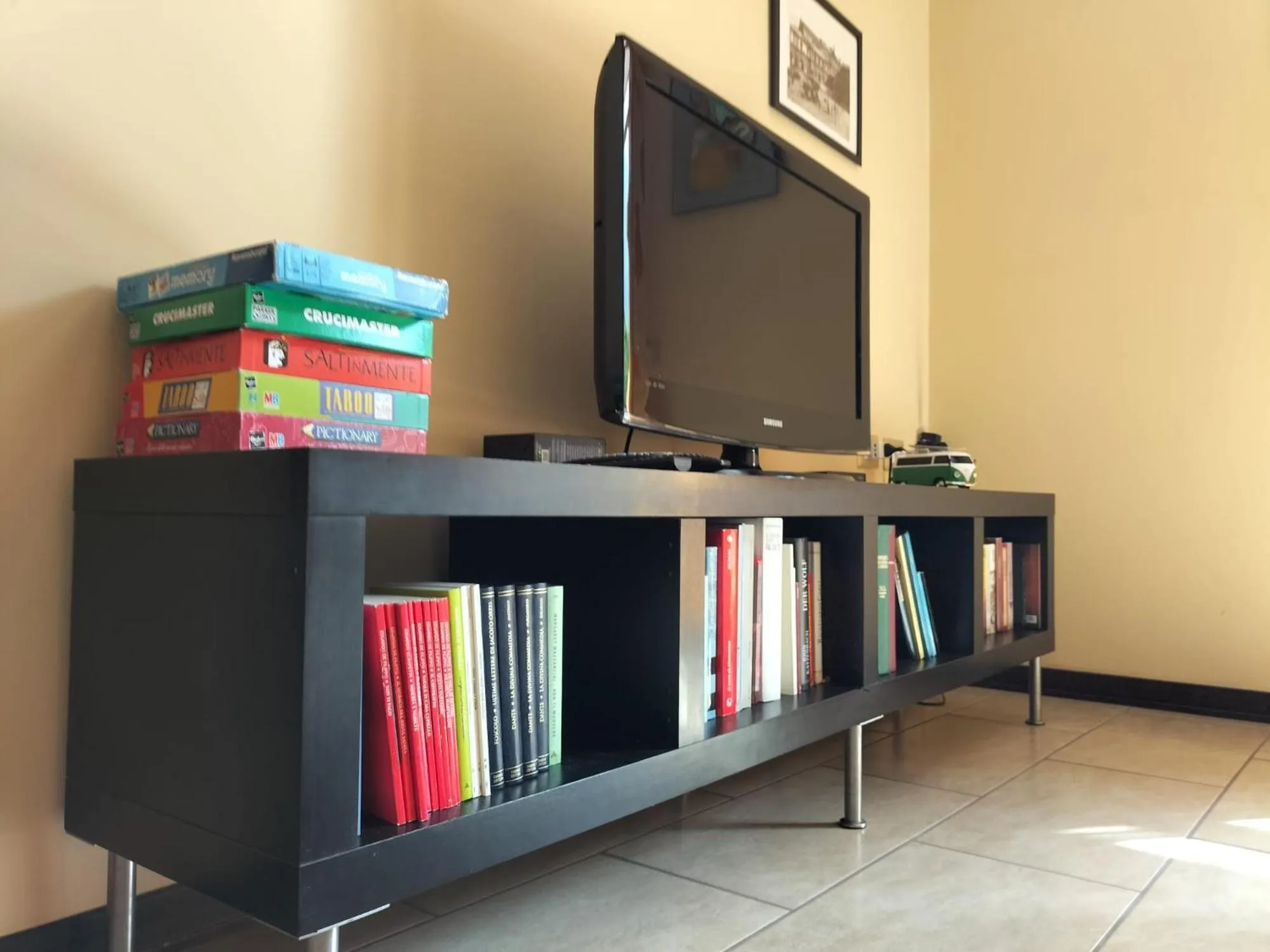 Library in Tettoeletto Garden Bio