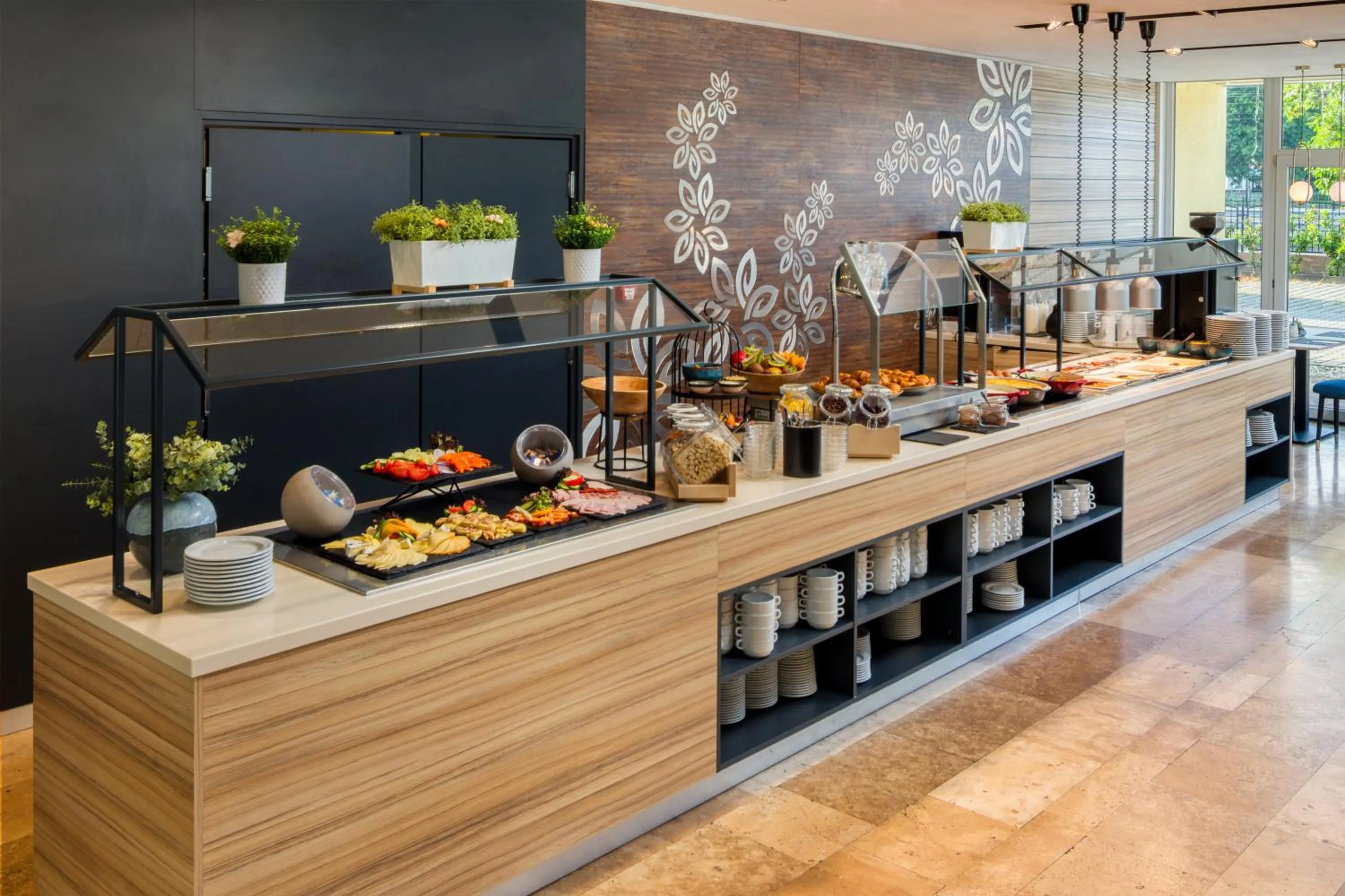 Restaurant/places to eat in Sungarden Wellness Hotel Siófok