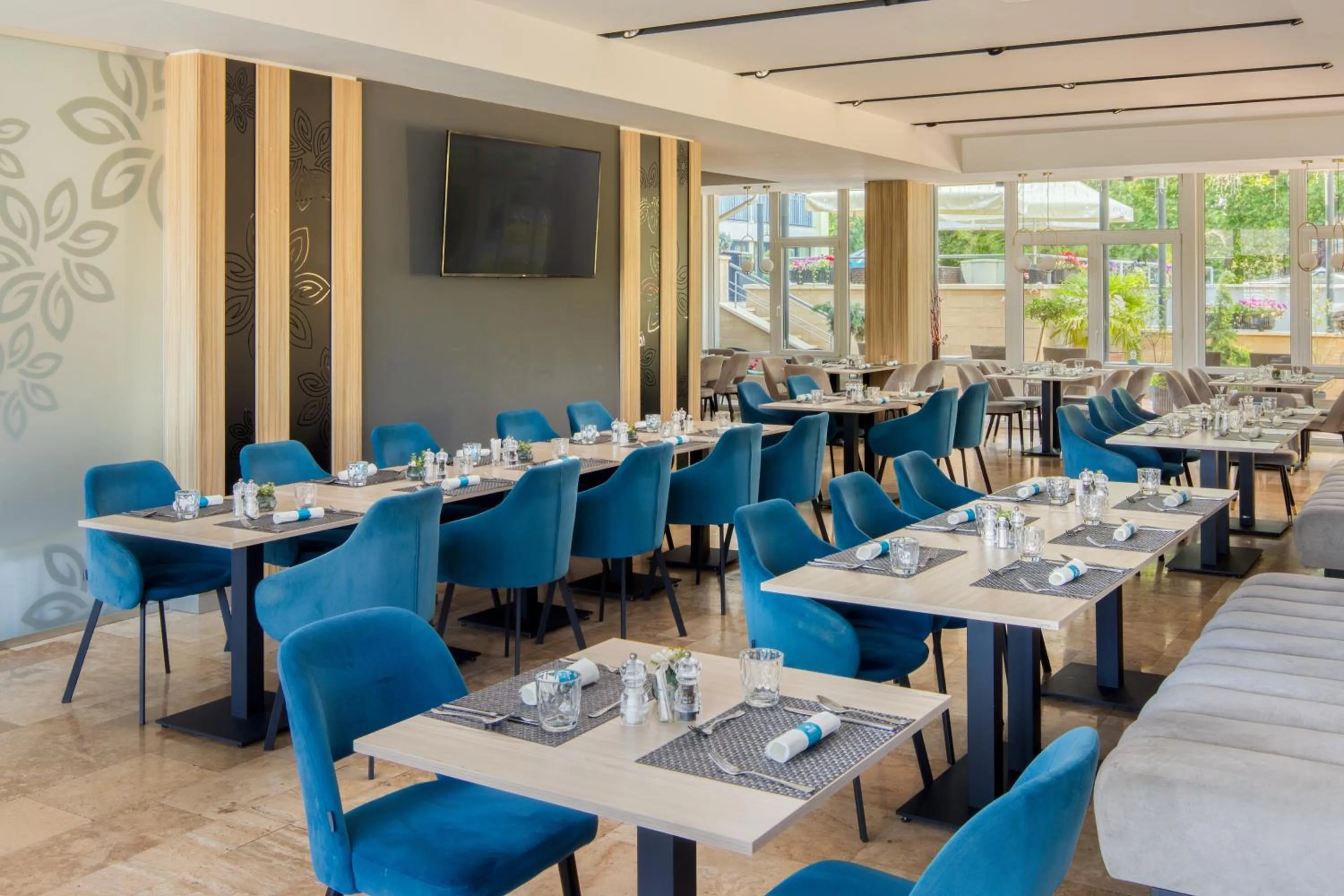 Restaurant/places to eat in Sungarden Wellness Hotel Siófok