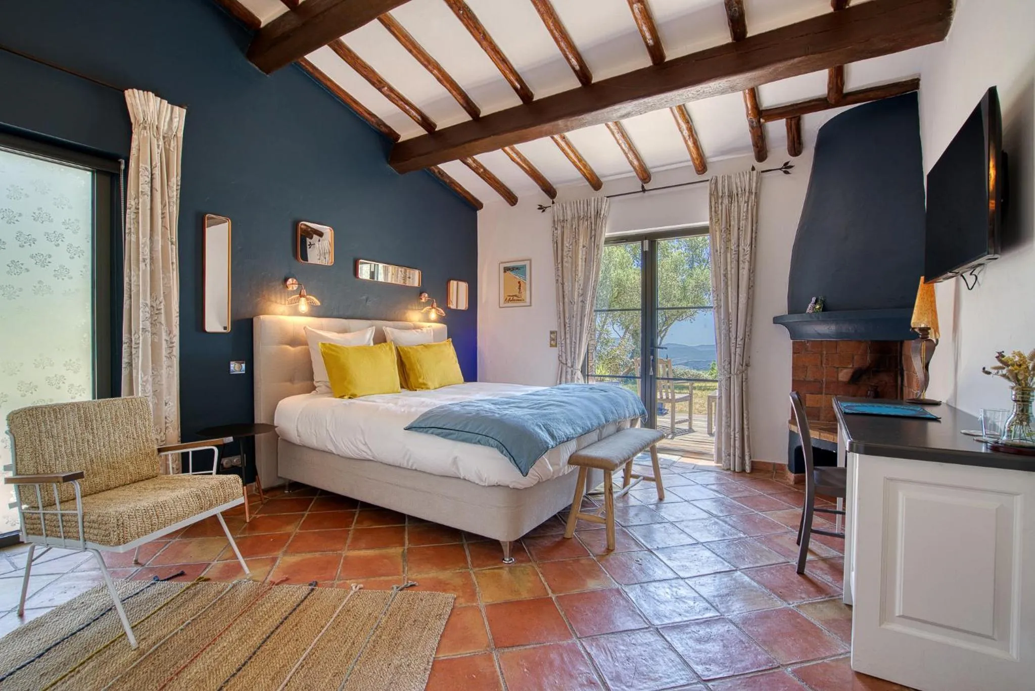 Photo of the whole room, Bed in Domaine des Chênes de la Galline