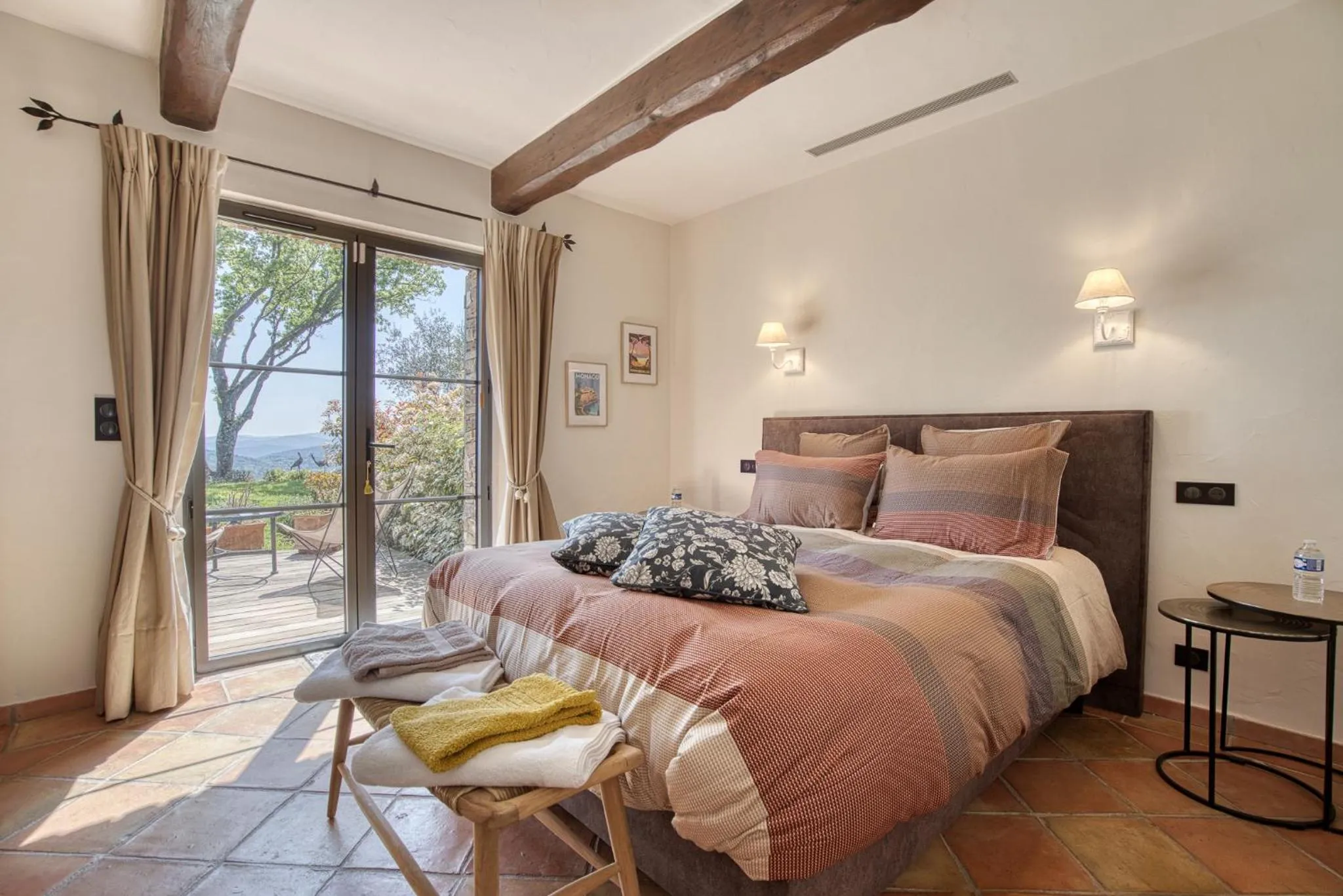 Bedroom, Bed in Domaine des Chênes de la Galline