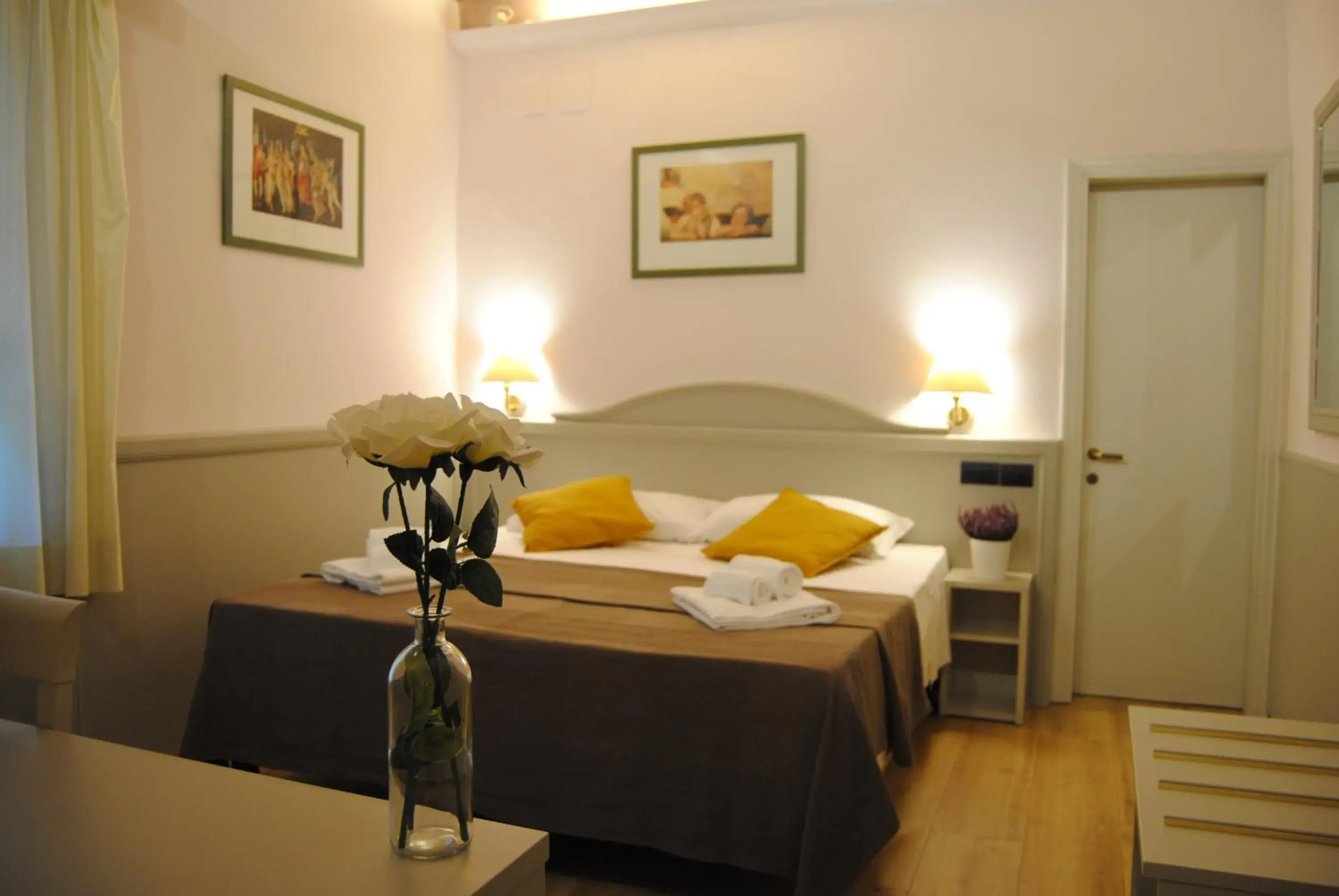 Standard Double or Twin Room in Hotel Camilla Firenze Standard Double or Twin Room in Hotel Camilla Firenze