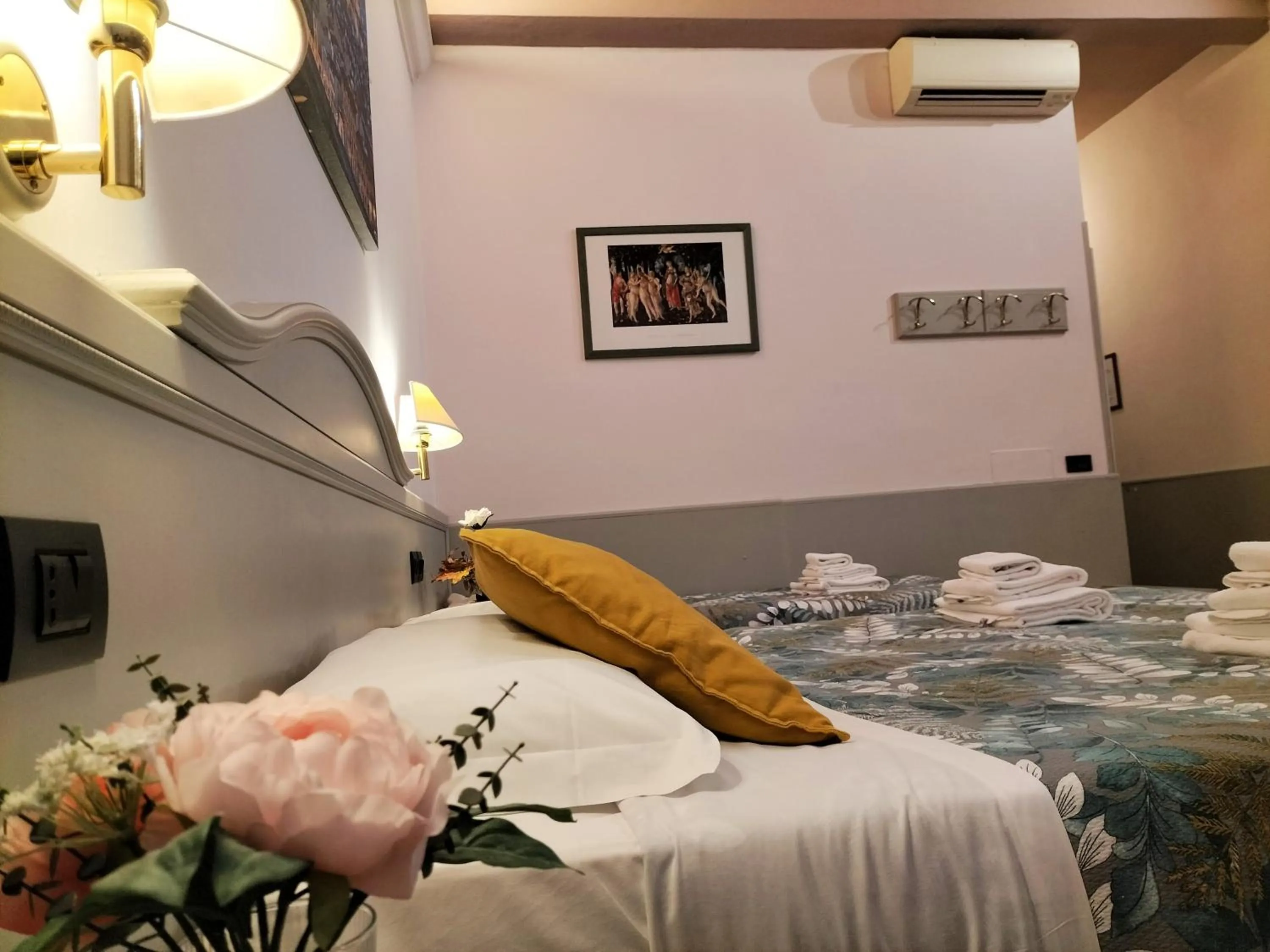 Bed in Hotel Camilla Firenze