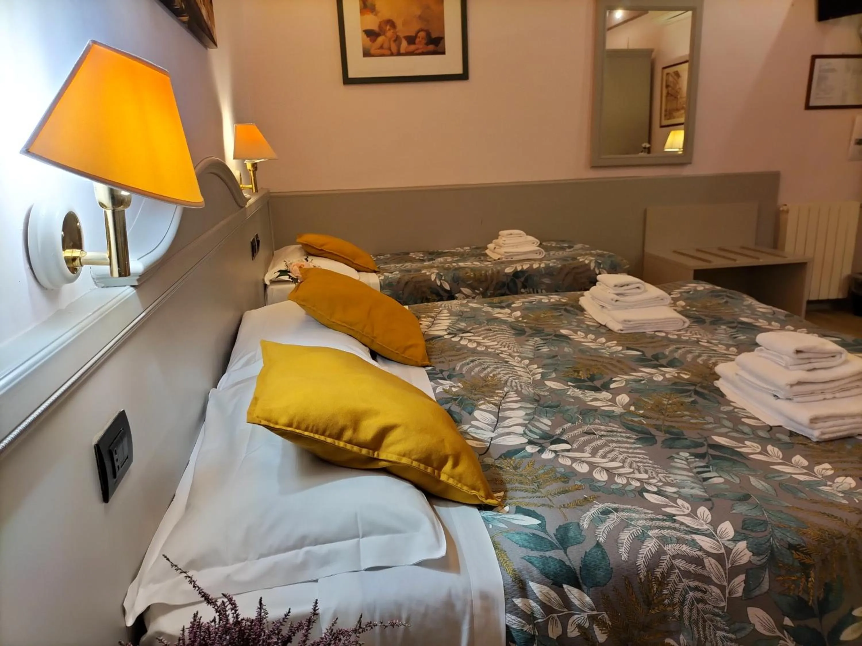 Bed in Hotel Camilla Firenze