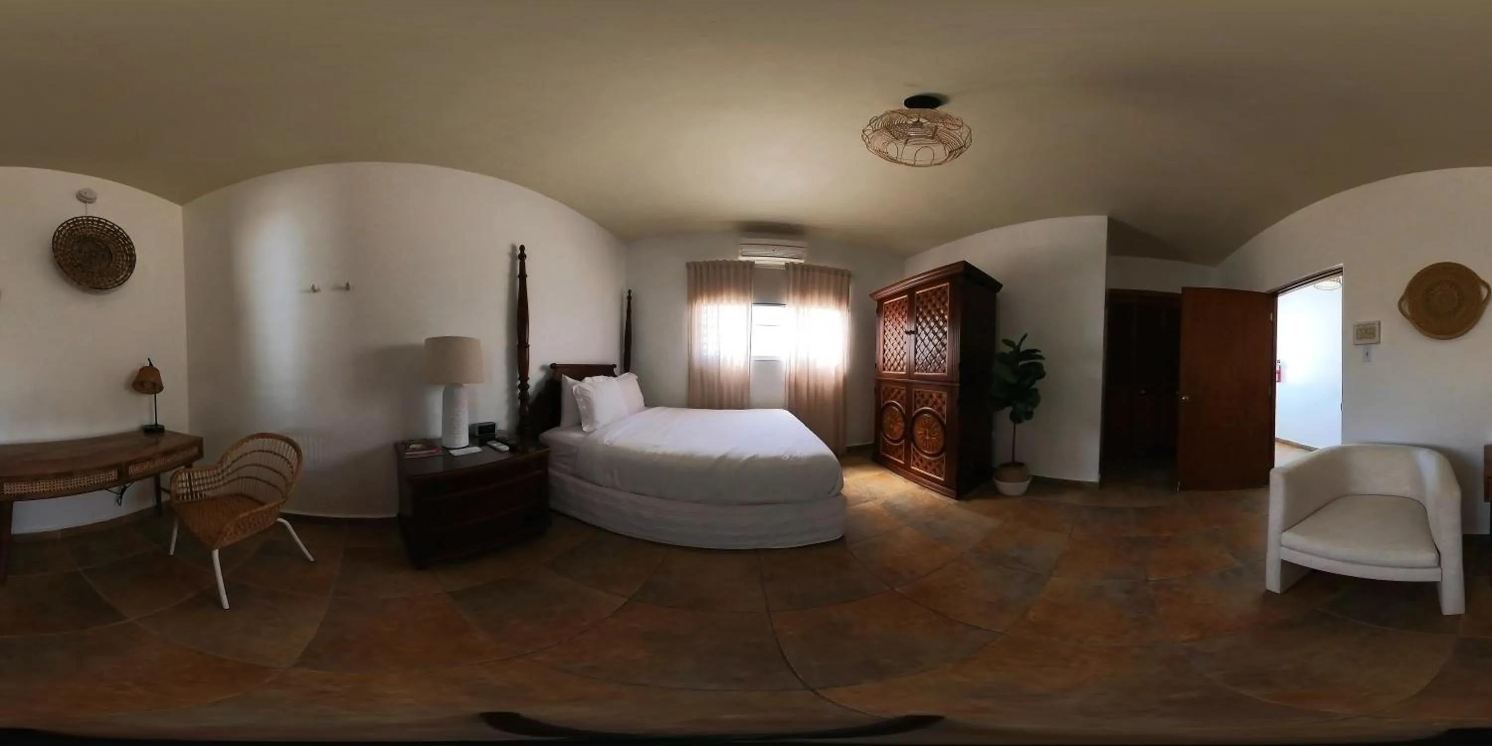 Photo of the whole room, Bed in Turtle Bay Inn