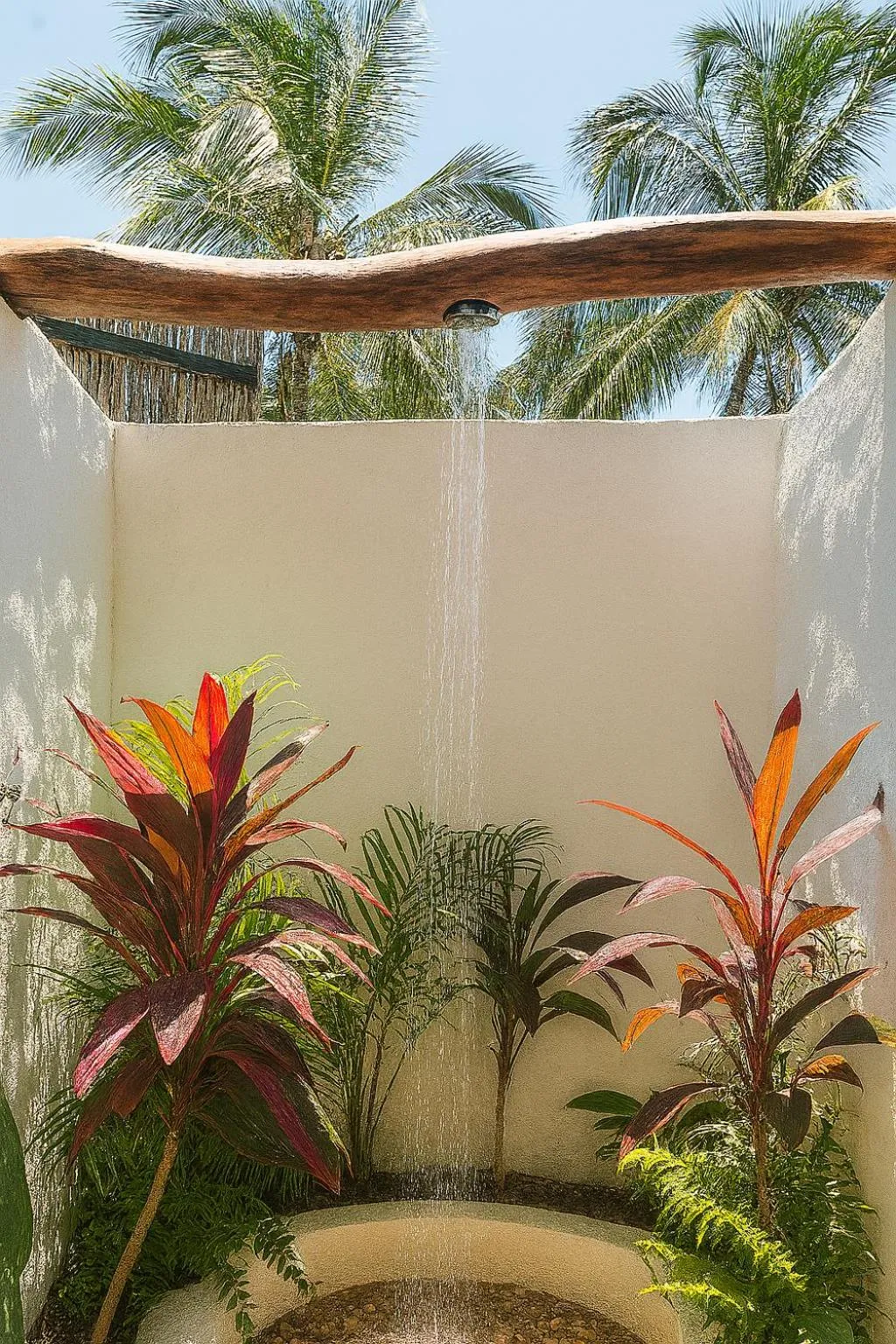 Shower in RCH LUXURY HOTEL & POOL