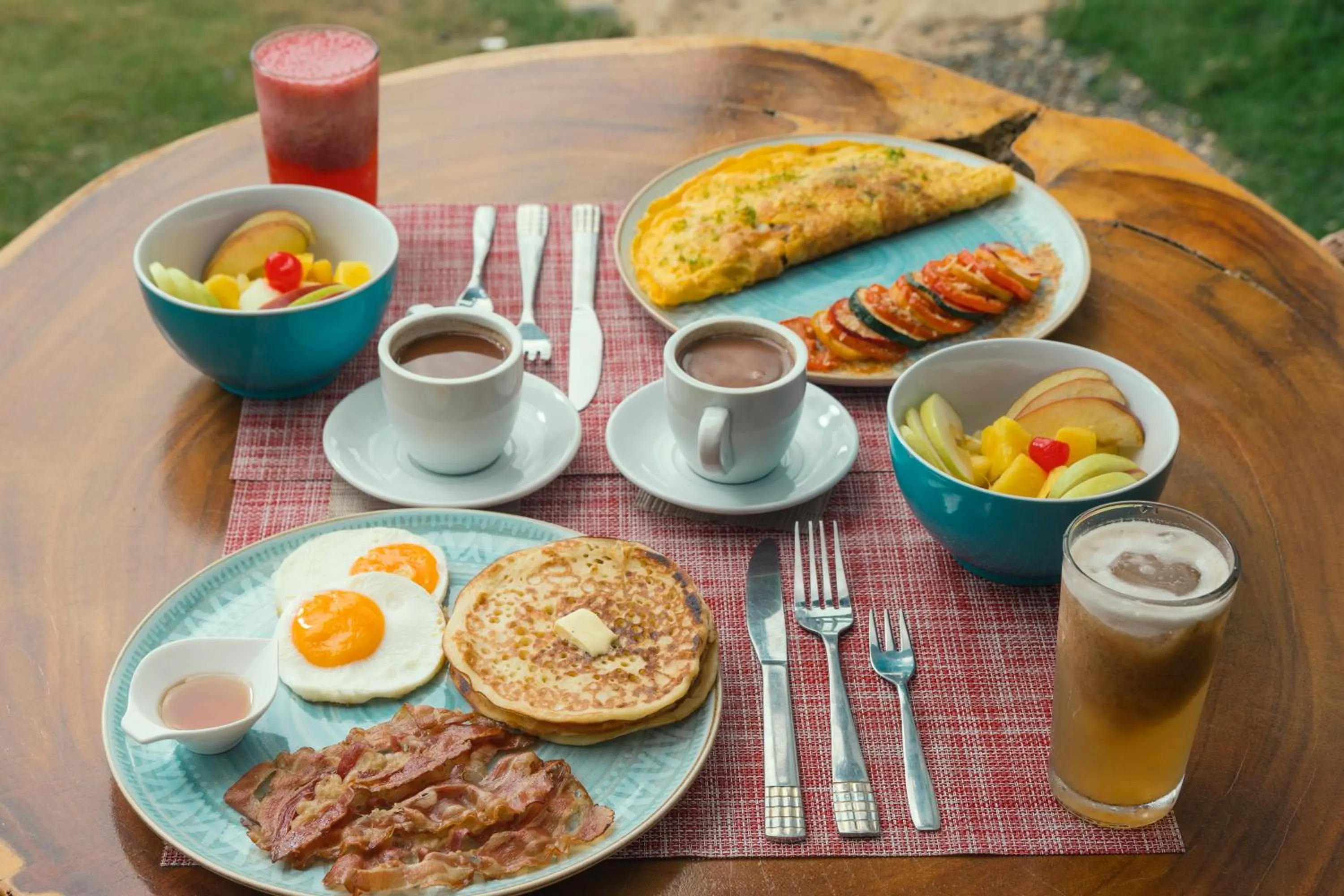 Restaurant/places to eat in RCH LUXURY HOTEL & POOL