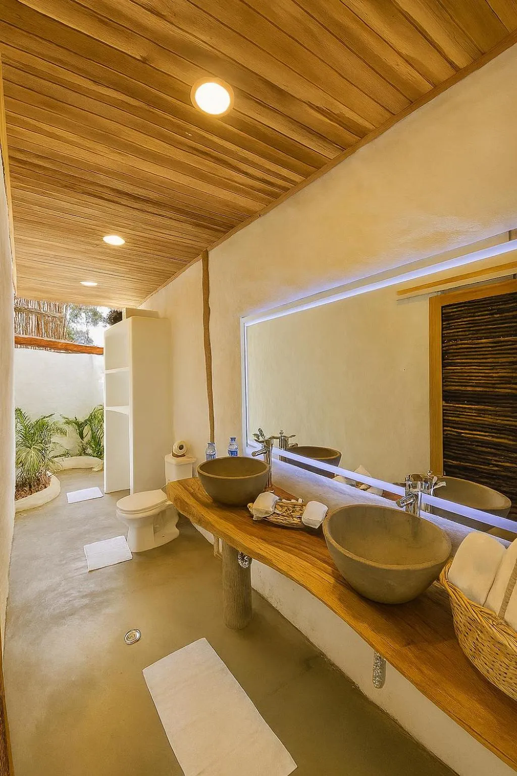 Bathroom in RCH LUXURY HOTEL & POOL