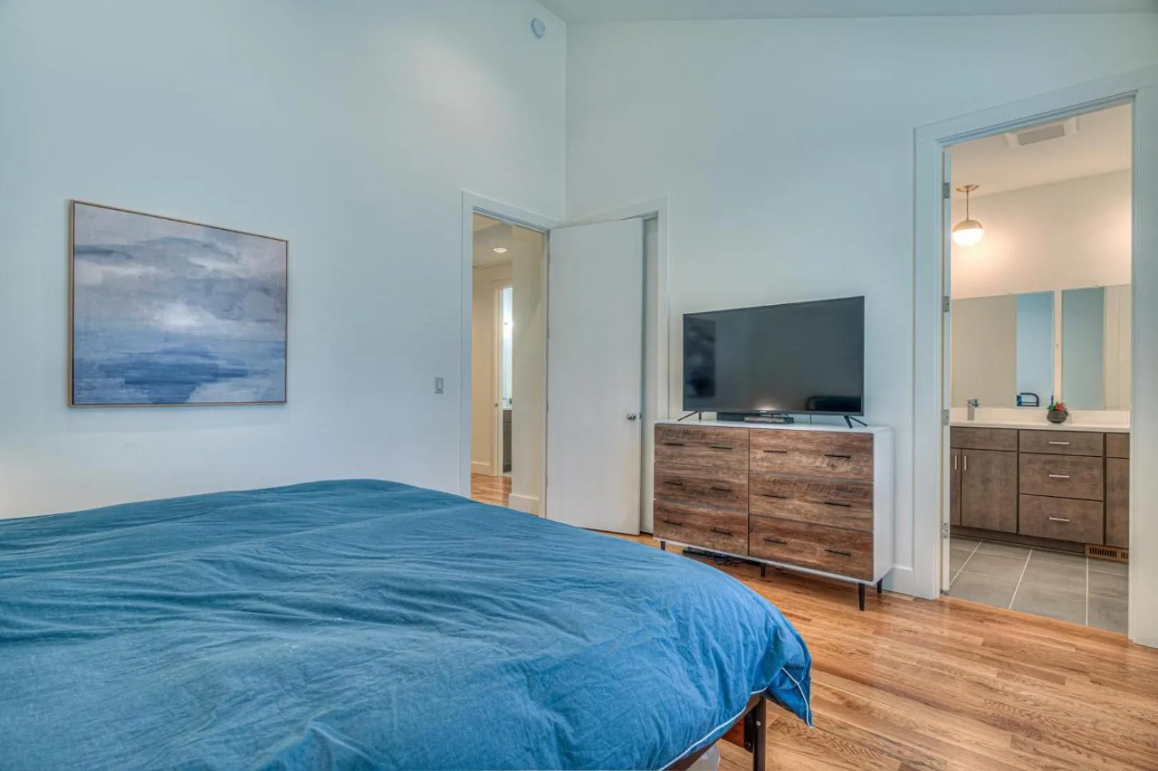 Bed in Kinglet - Unit 24