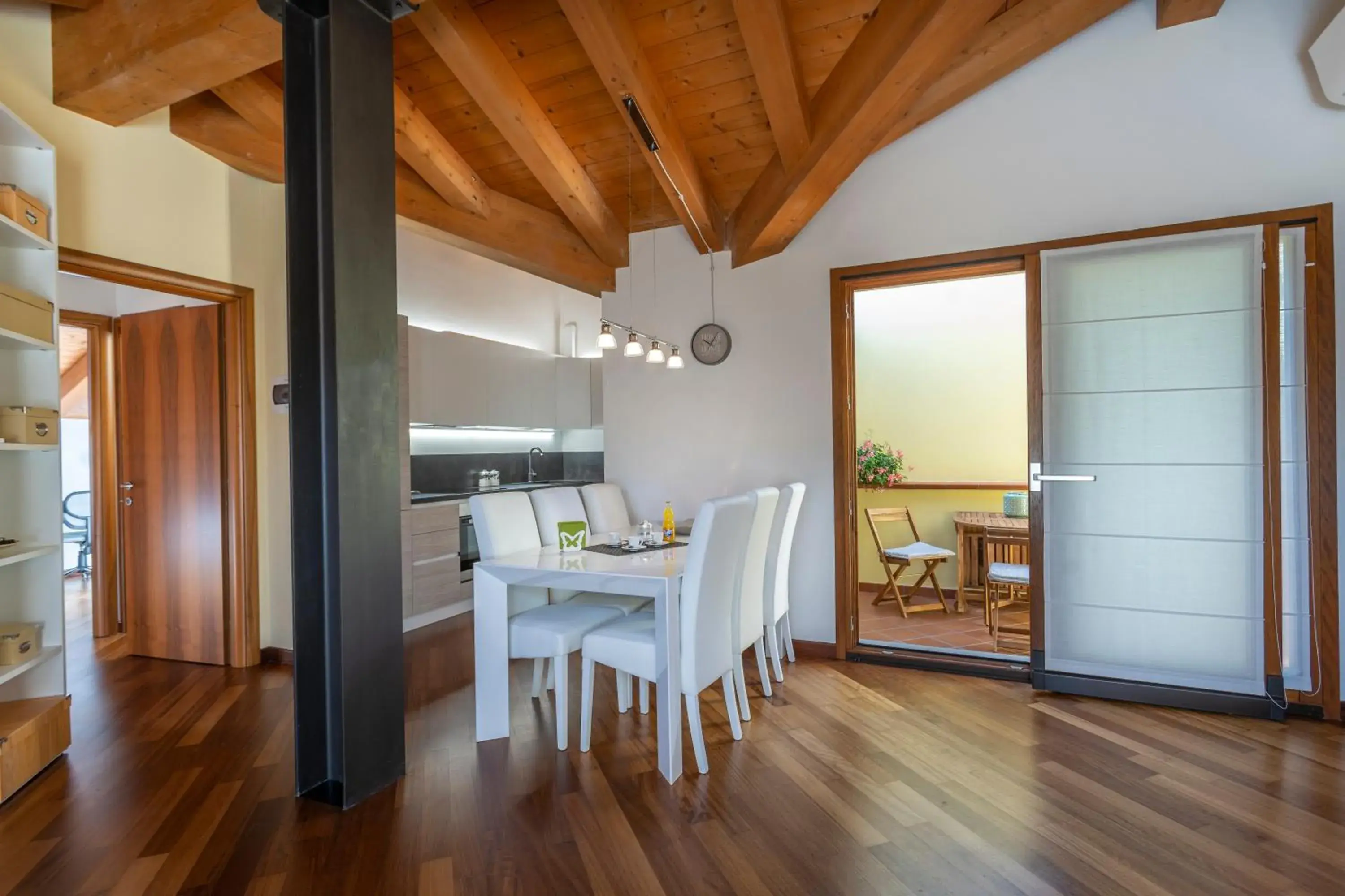 GuestHost - New Deal - APT with Terrace & Netflix GuestHost - New Deal - APT with Terrace & Netflix