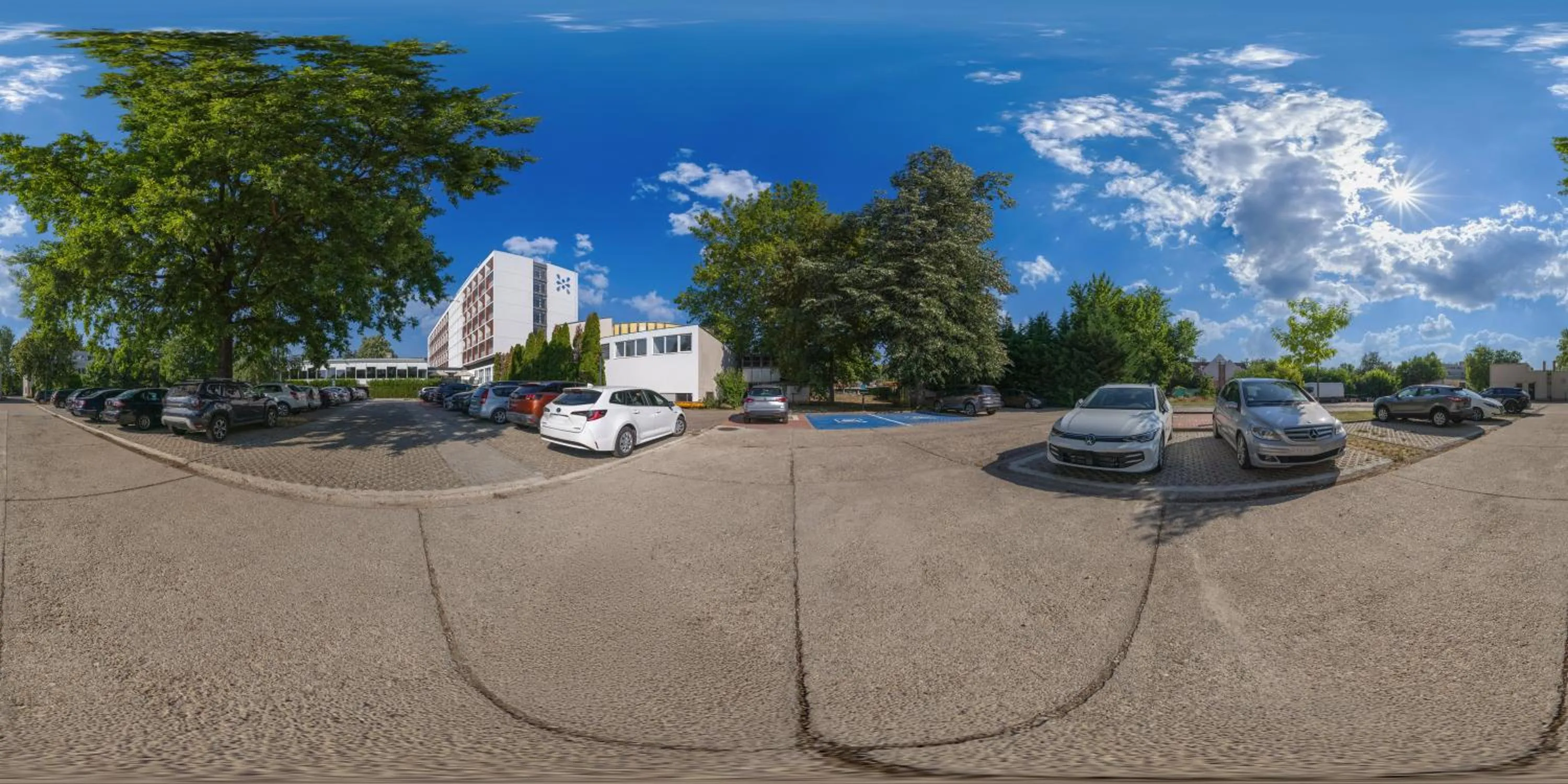 Parking in Hunguest Hotel Béke