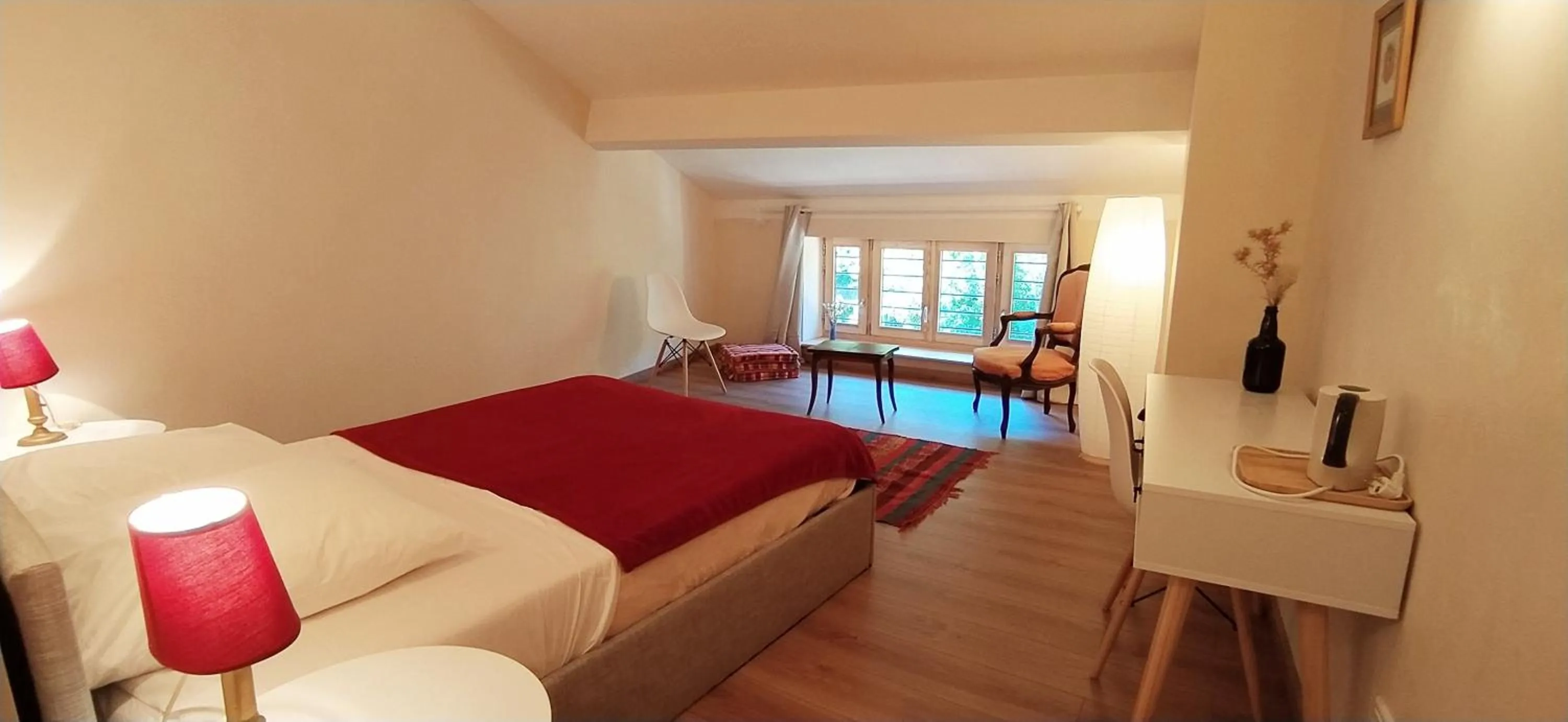 Photo of the whole room in Au bord du verdus