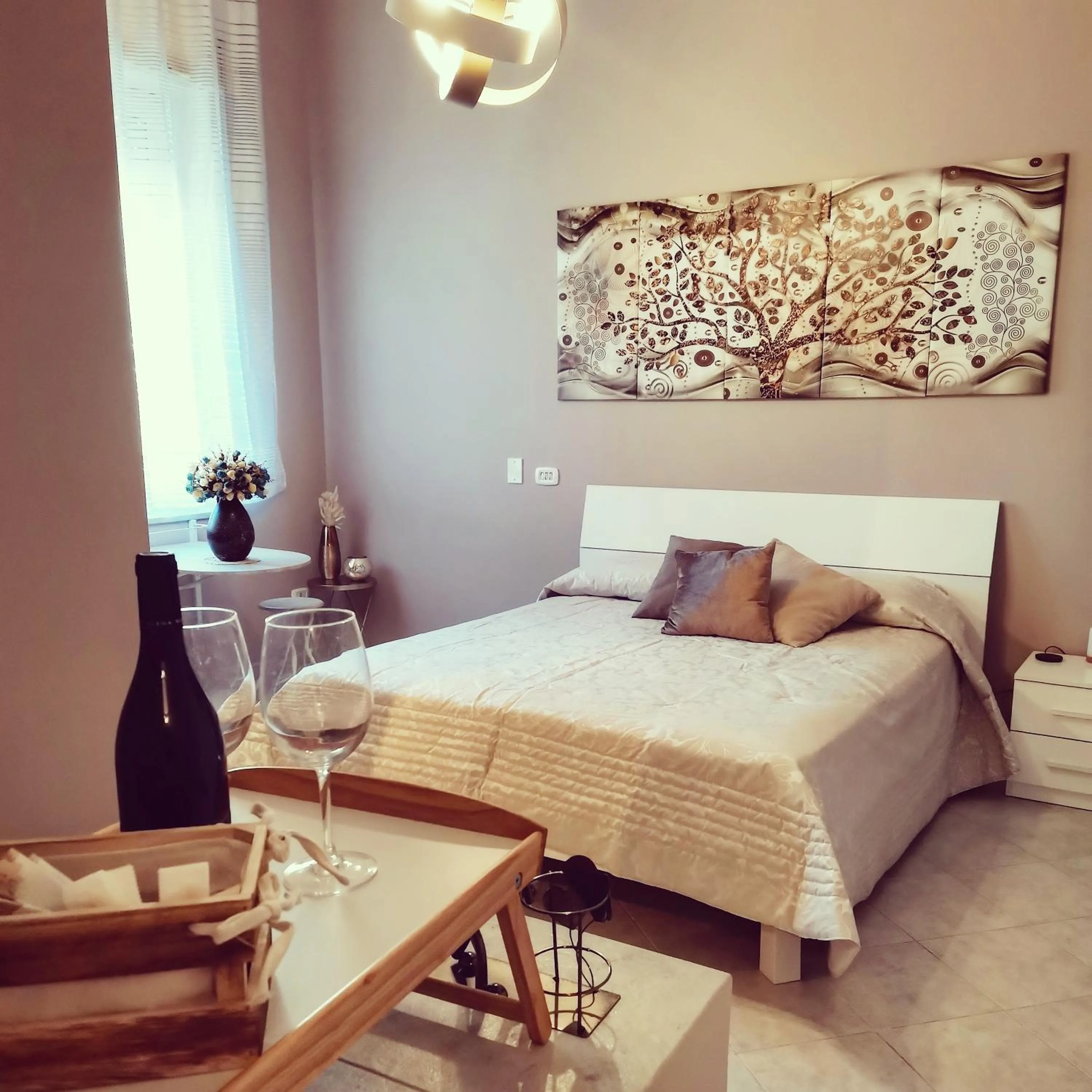 Photo of the whole room, Bed in Dale Rooms