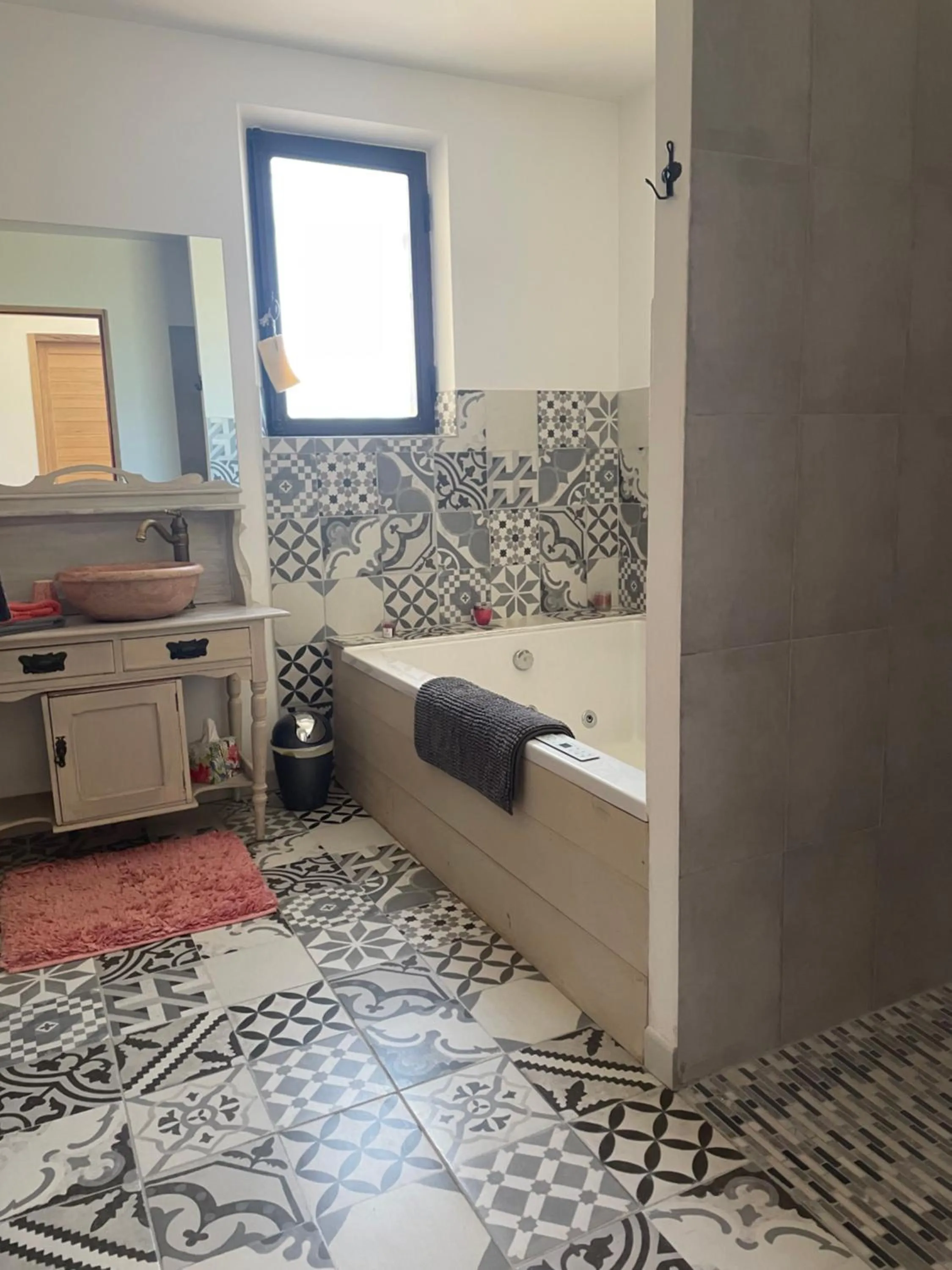 Bathroom in Côté Dentelles