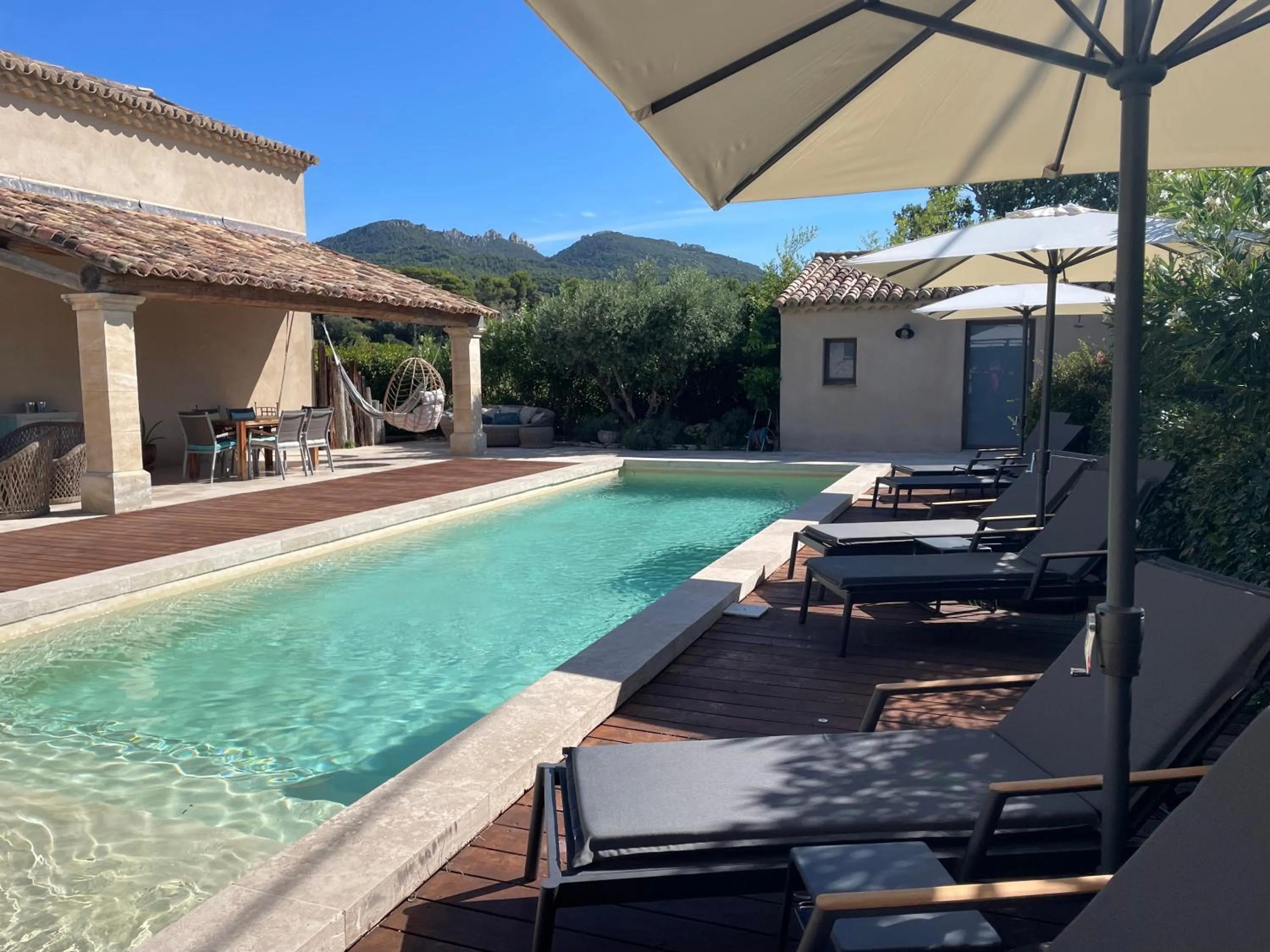 Swimming pool in Côté Dentelles