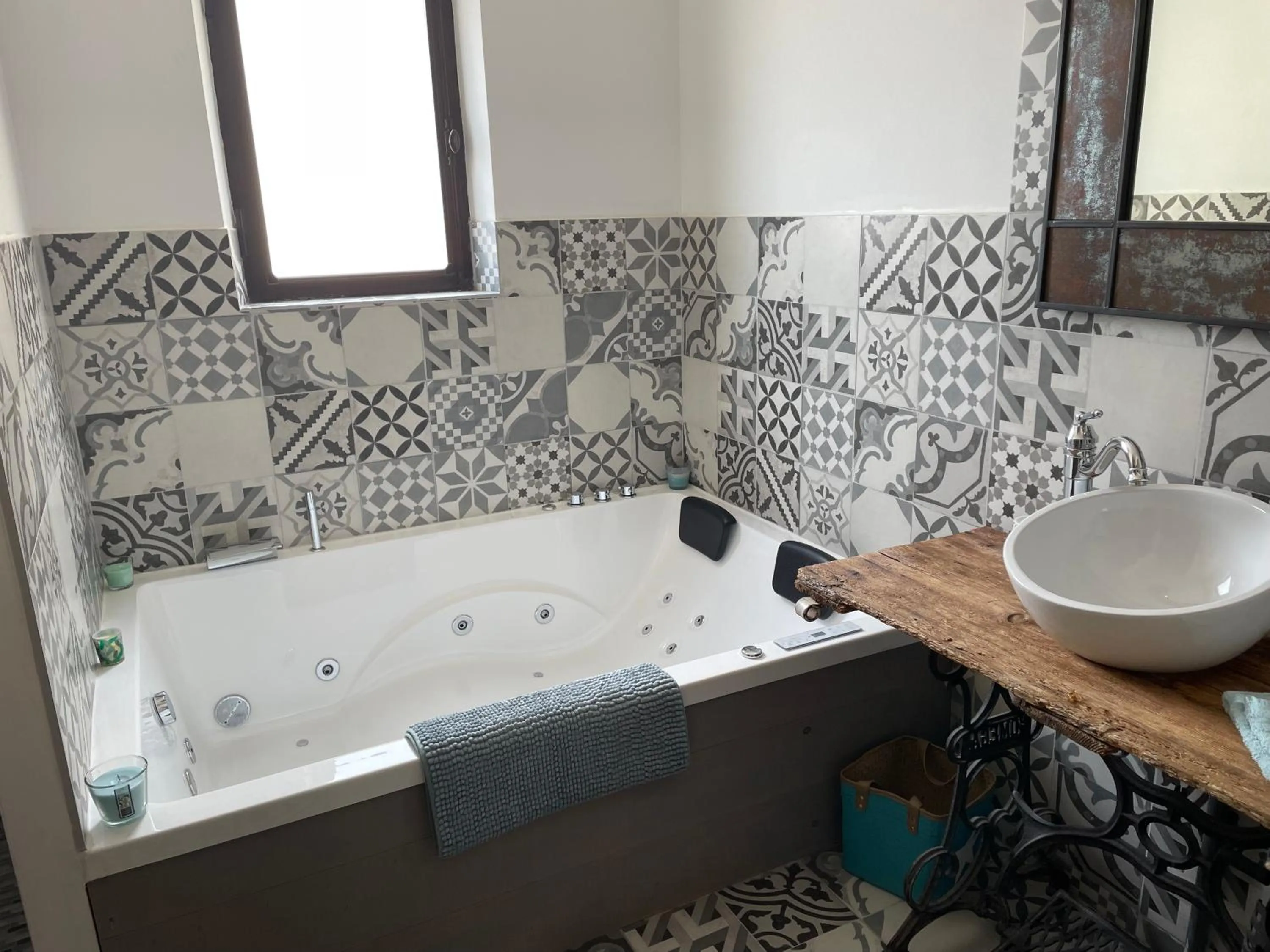 Bath in Côté Dentelles