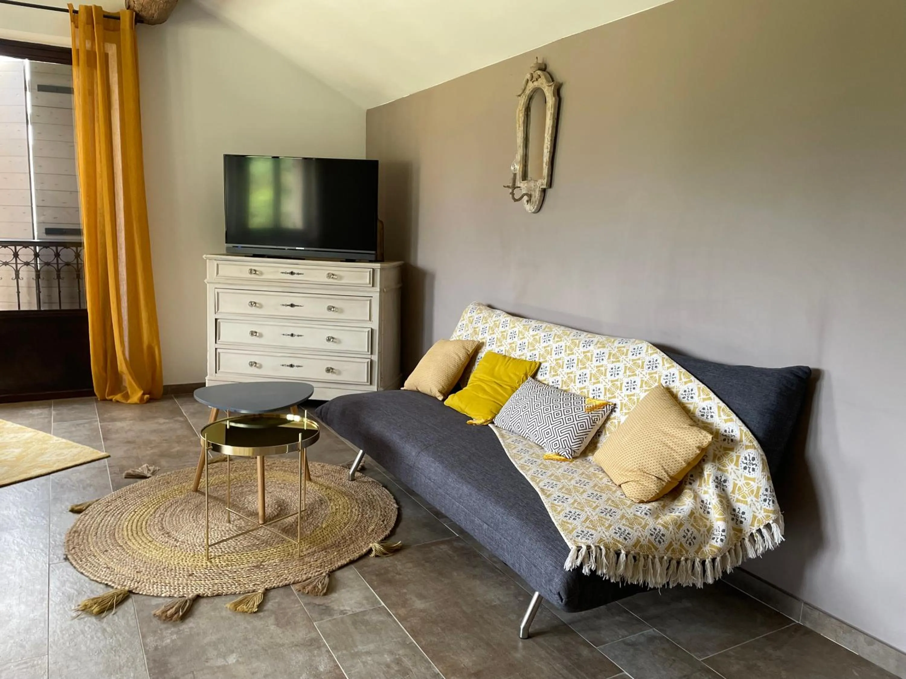 Seating area in Côté Dentelles