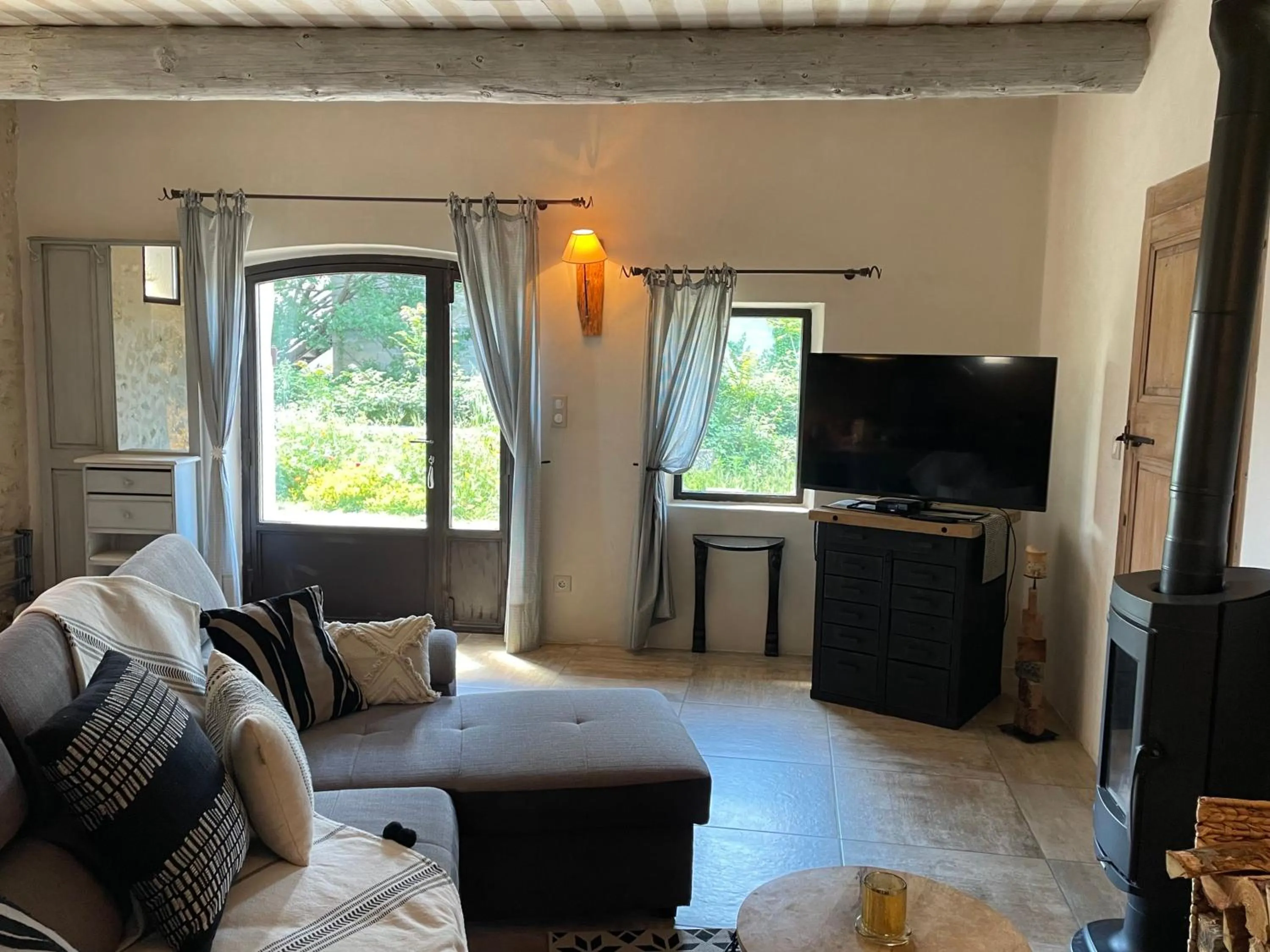 TV and multimedia in Côté Dentelles